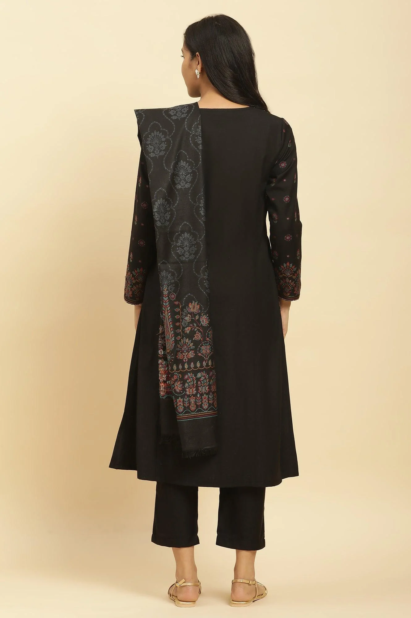 Black Printed Acrylic Kurta, Pants And Shawl Set - Image 5