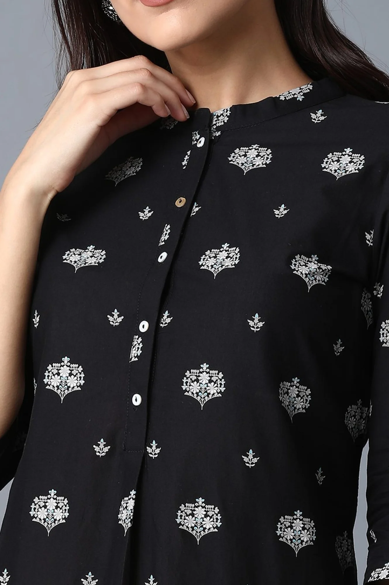 Black Geometric Printed Pure Cotton Straight Kurta - Image 2