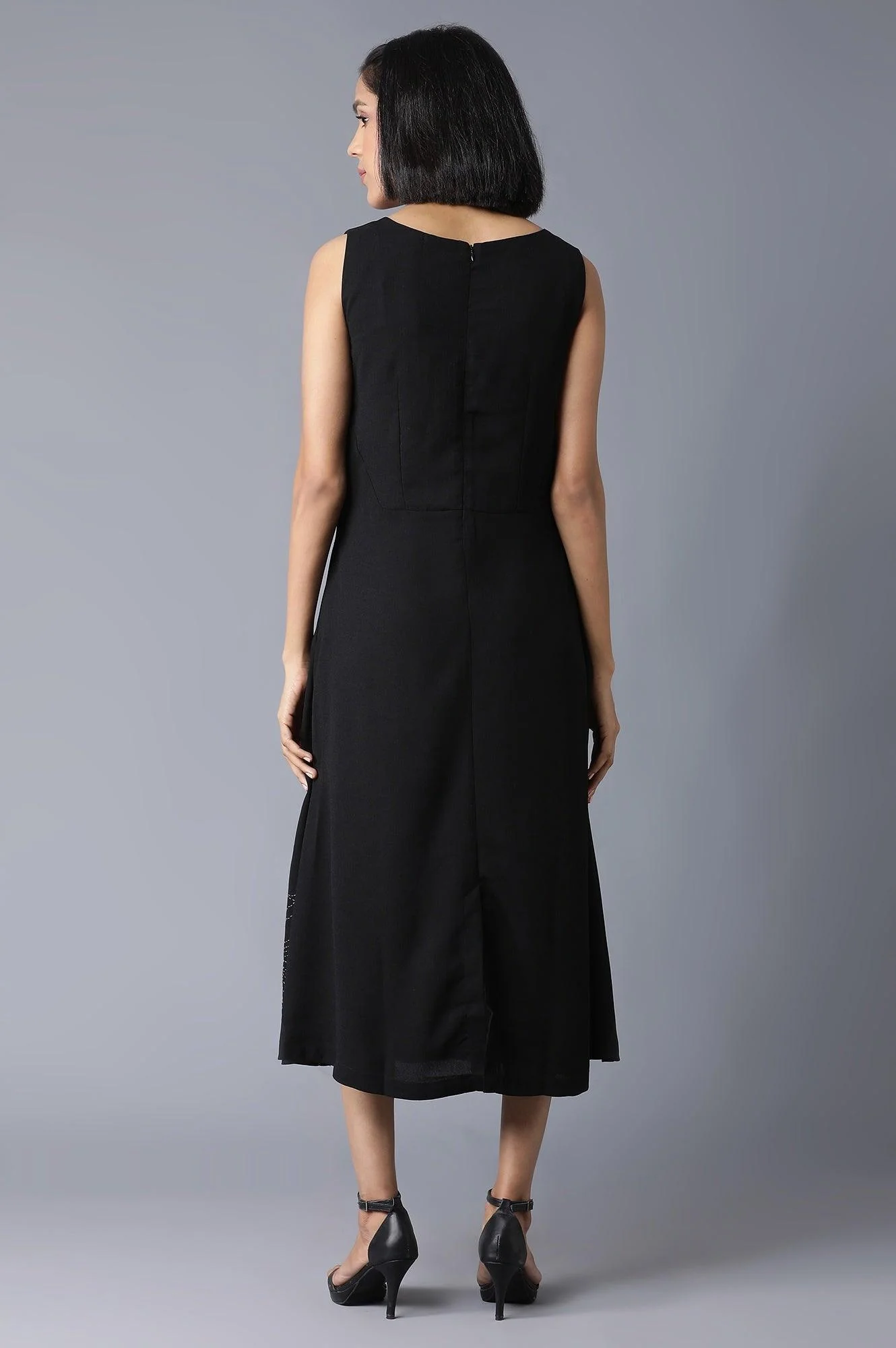 Black Sleeveless Embroidered Dress In Round Neck - Image 2