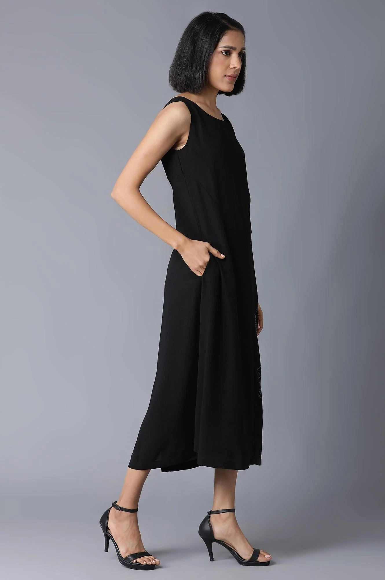 Black Sleeveless Embroidered Dress In Round Neck - Image 4