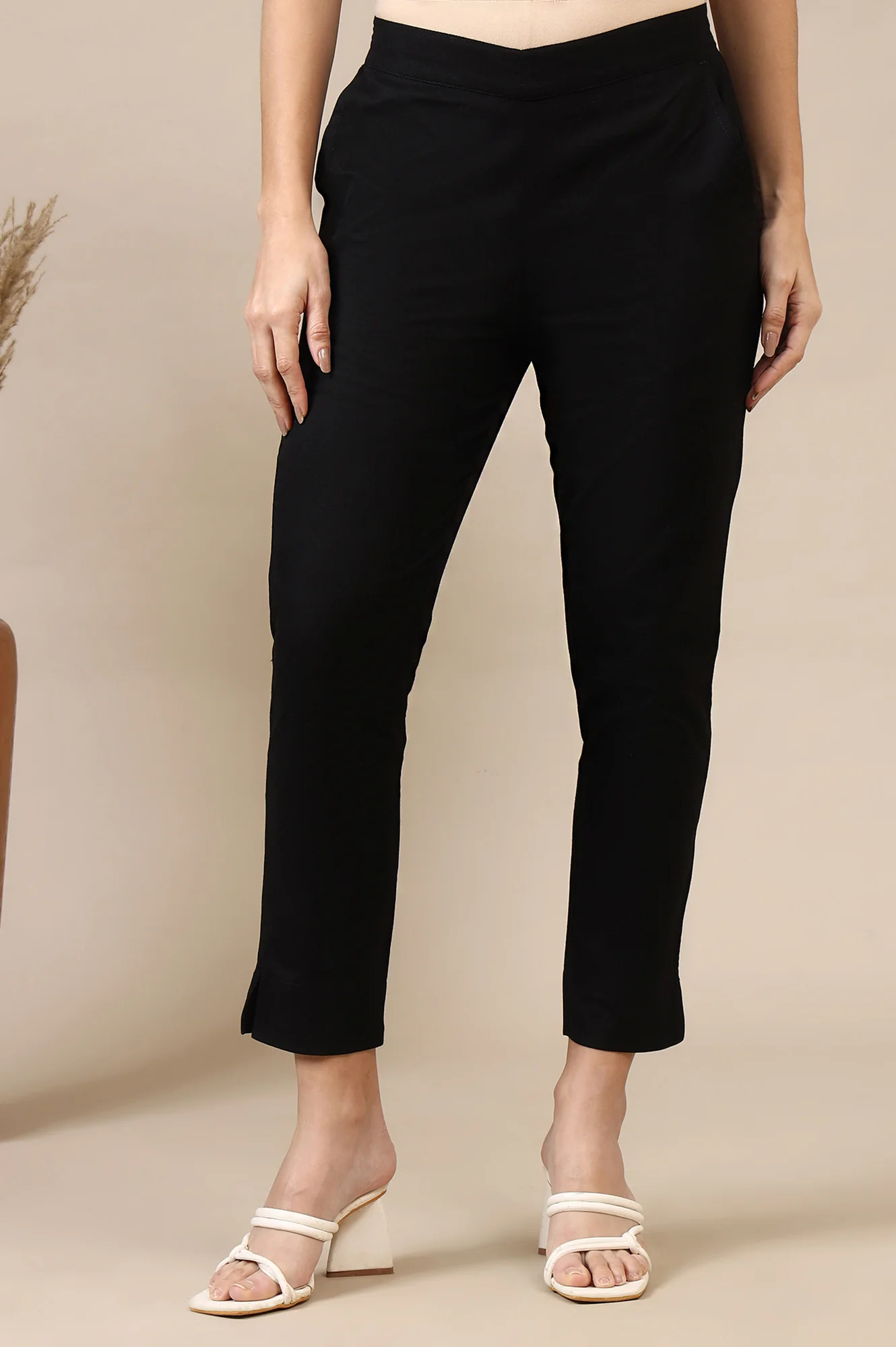 Elleven Women's Black Solid Cotton Flax Mid Rise Ankle Length Slim Fit Trouser