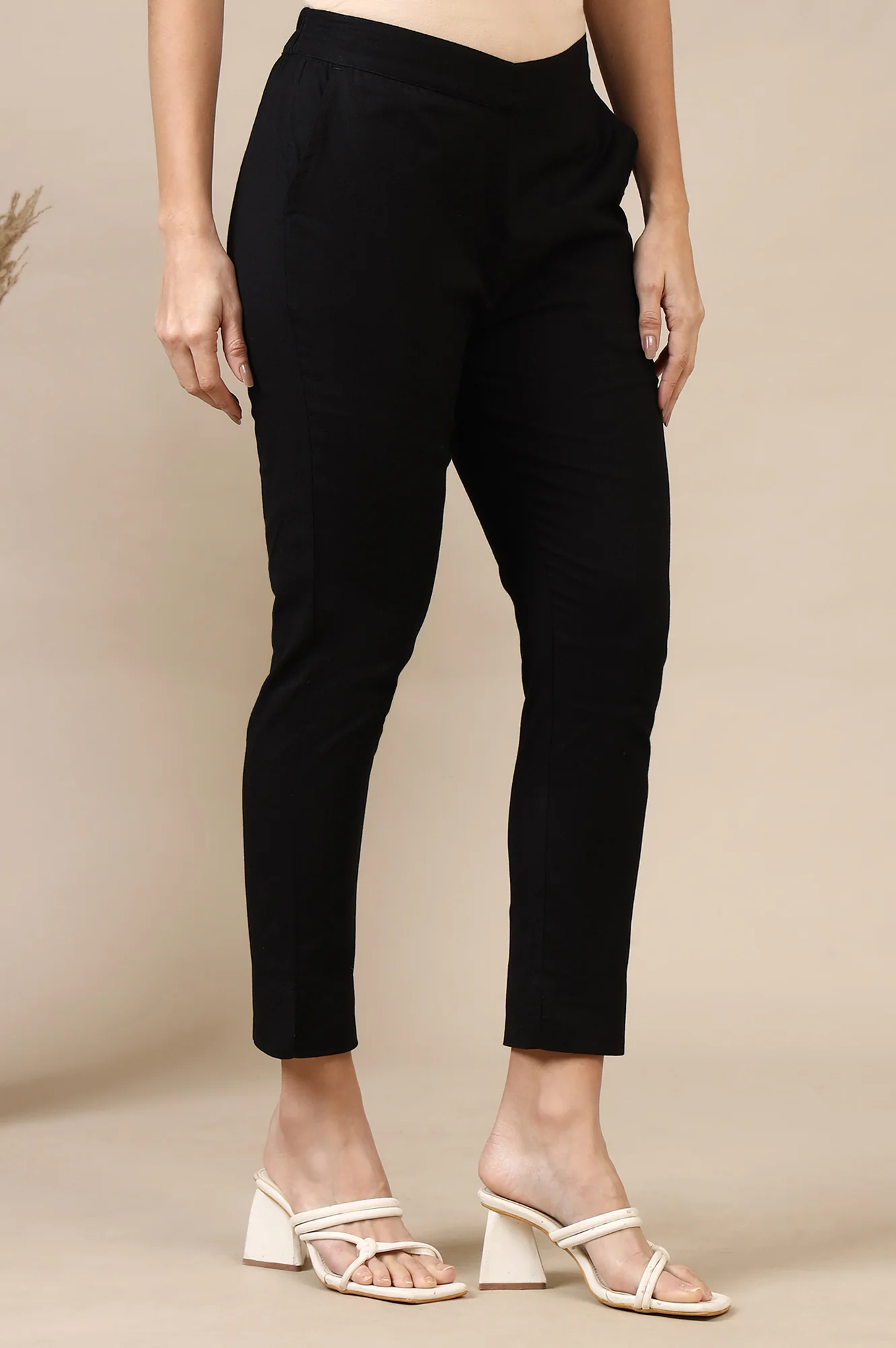Elleven Women's Black Solid Cotton Flax Mid Rise Ankle Length Slim Fit Trouser - Image 4