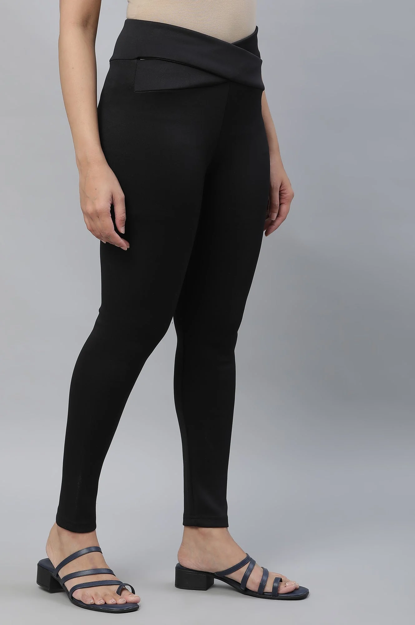 Elleven Women's Black Solid Skinny Fit Tights With Criss Cross Waistband - Image 4