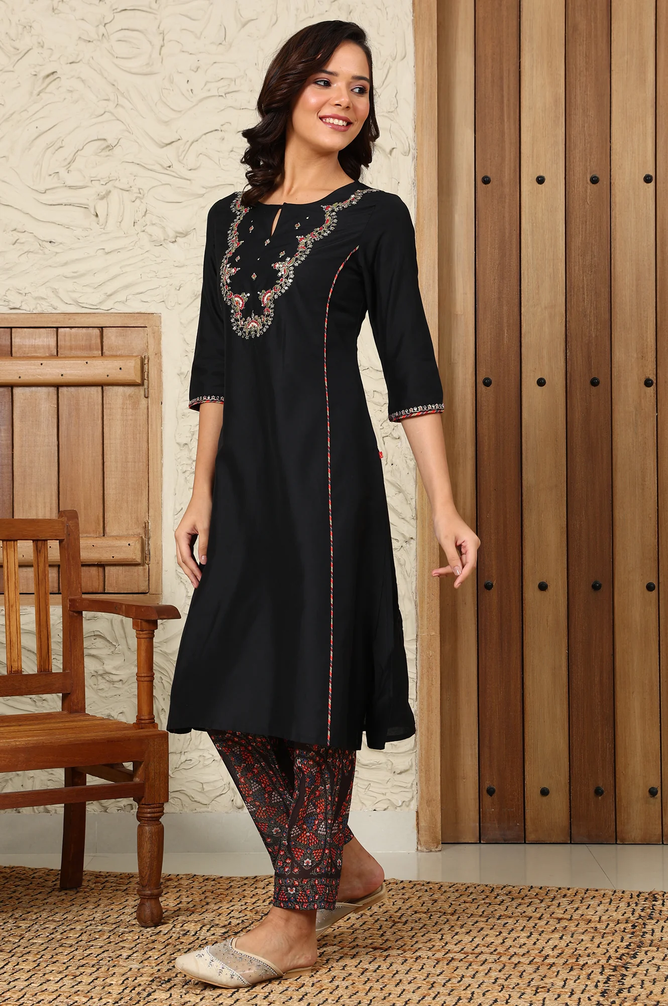 Black Solid Metallic Embroidered Straight Kurta, Pants And Dupatta Set - Image 4