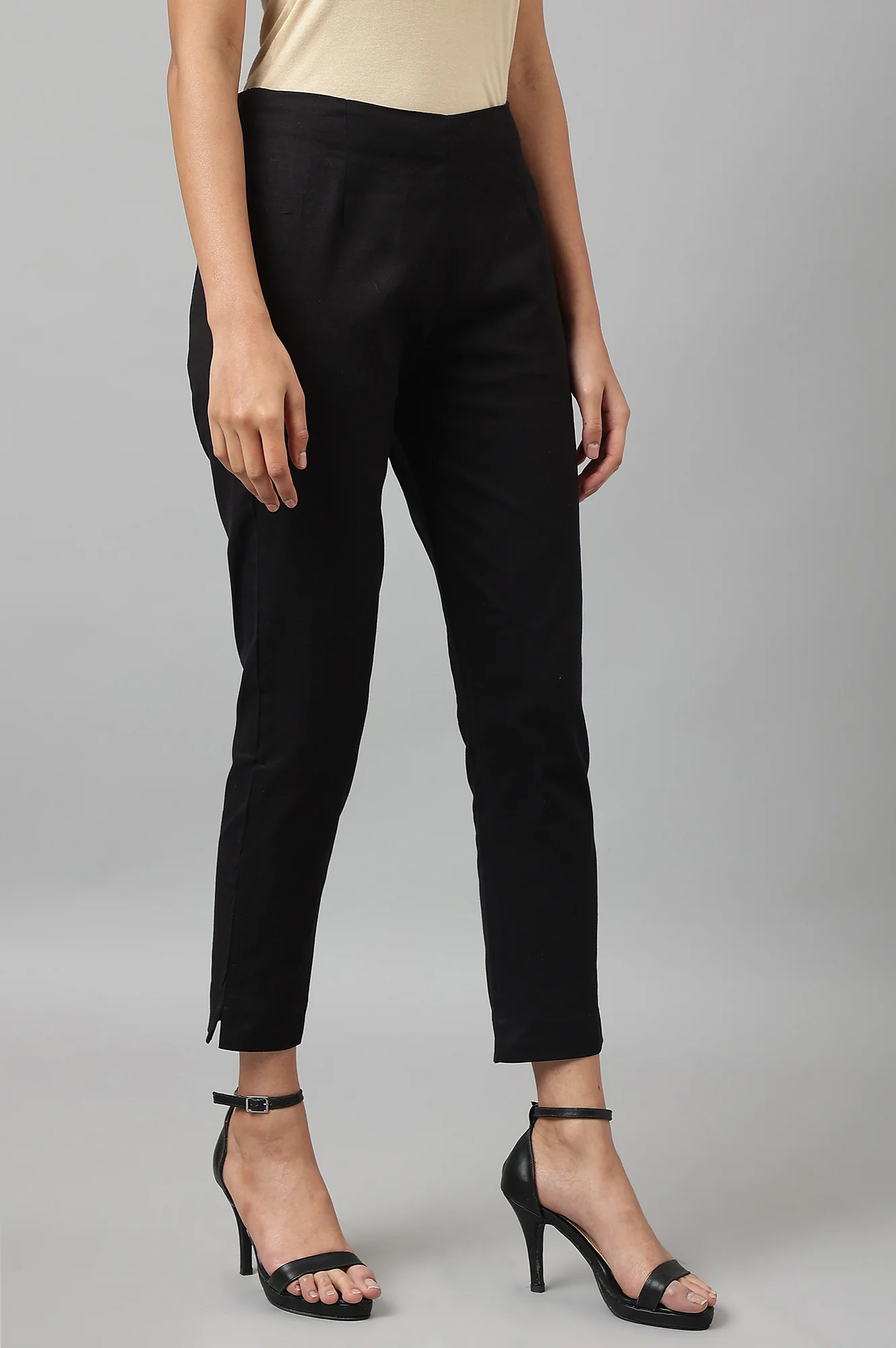 Black Solid Mid-Rise Cotton Flax Slim Pants - Image 6