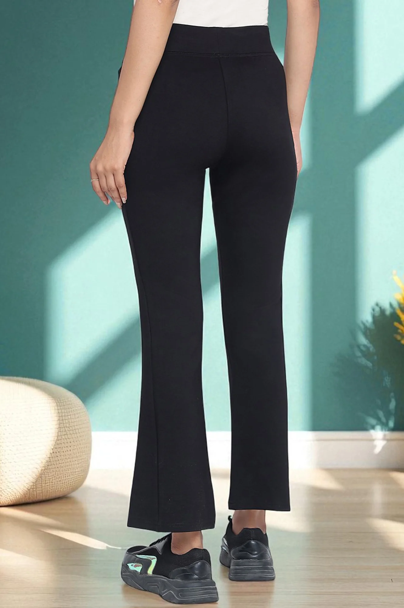 Elleven Women's Black Solid Mid Rise Tights in Ankle Length - Image 4