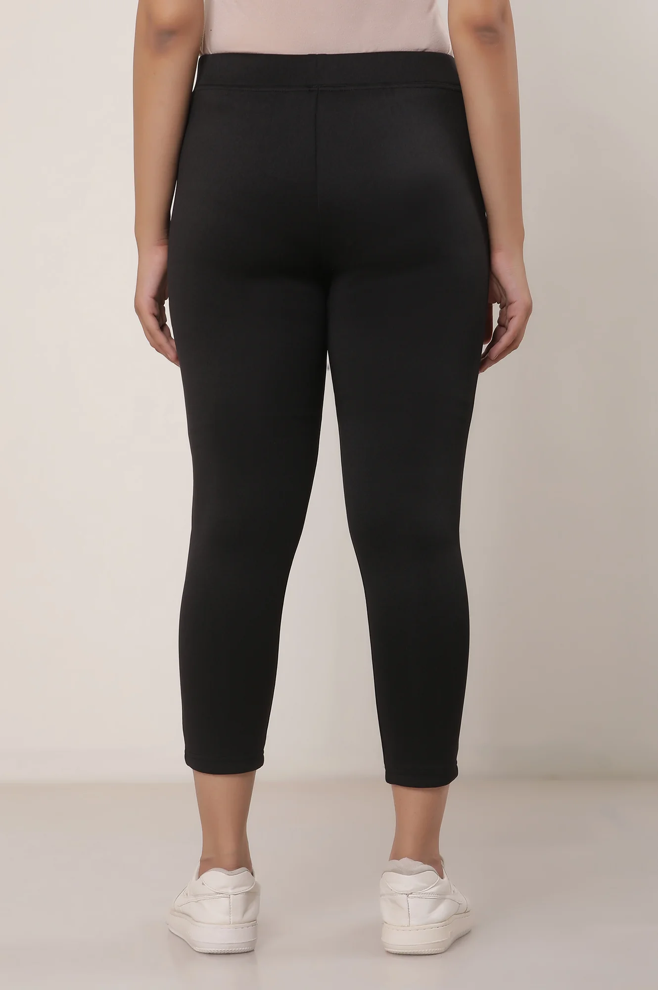 Elleven Women's Black Solid Skinny Fit Calf Length Mid Rise Tights - Image 4