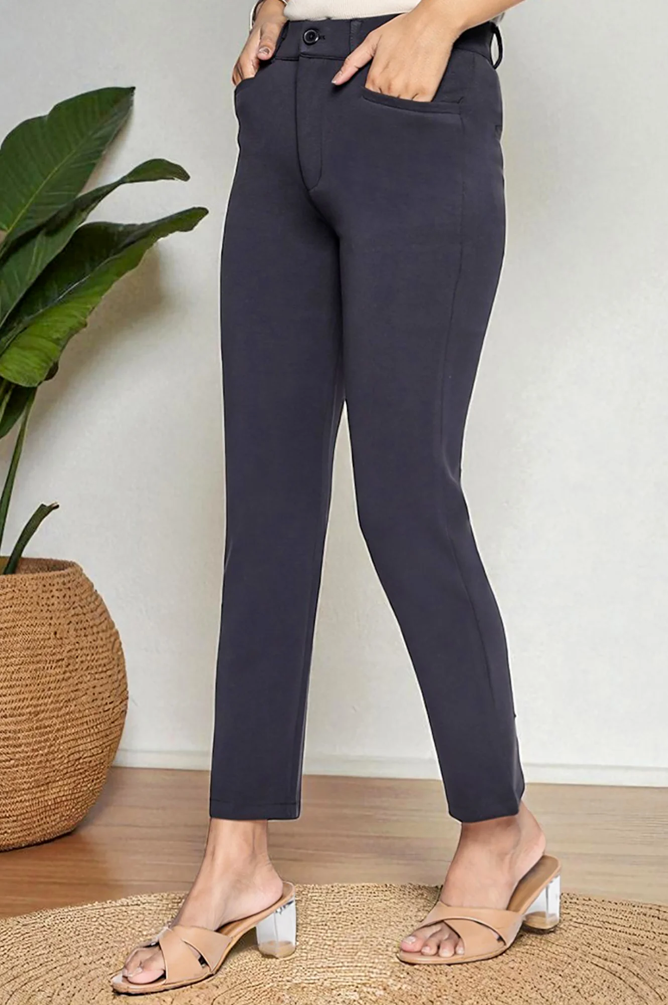 Elleven Women's Black Solid Slim fit Trousers in Ankle Length - Image 4