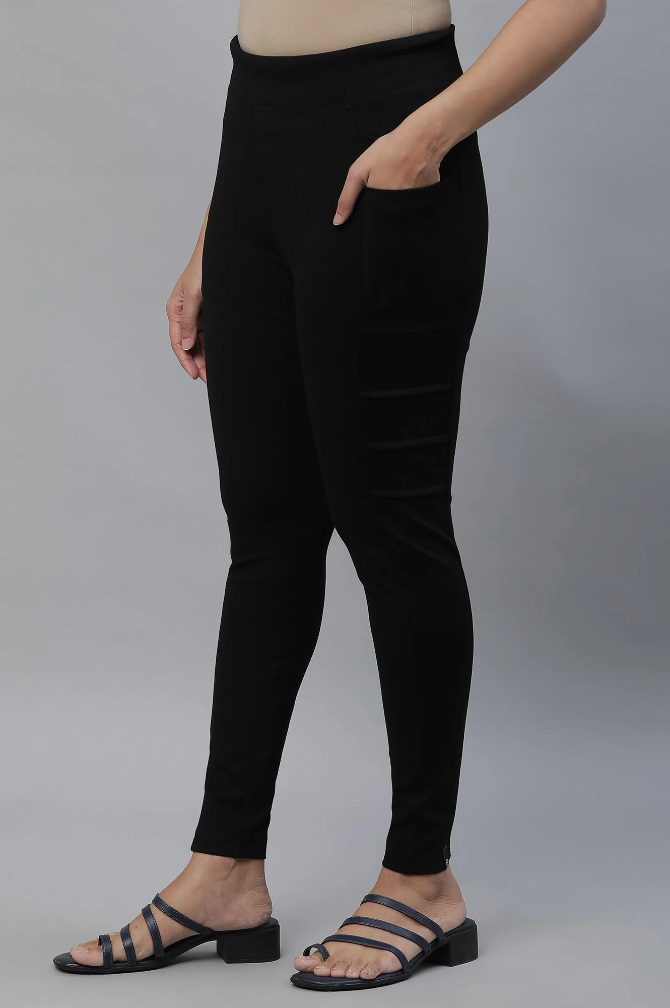 Elleven Women's Black Solid Skinny Fit Tights With Elasticated Waist And Side Pockets - Image 2