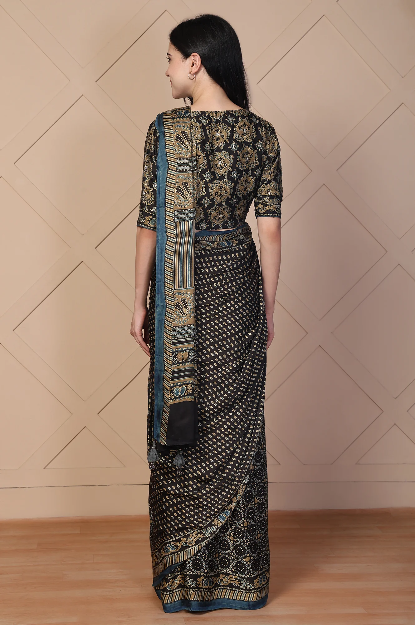 Black Tassels Saree with Unstitched Blouse - Image 5