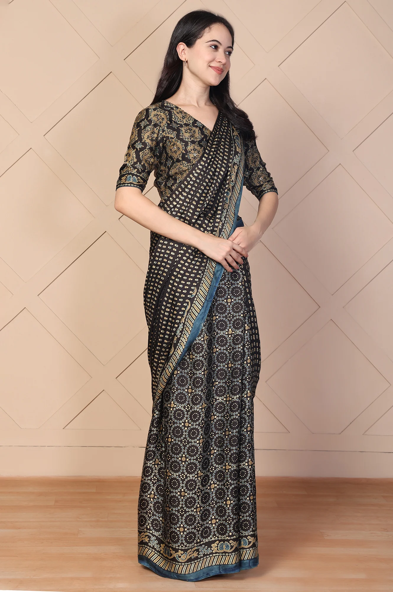 Black Tassels Saree with Unstitched Blouse - Image 6