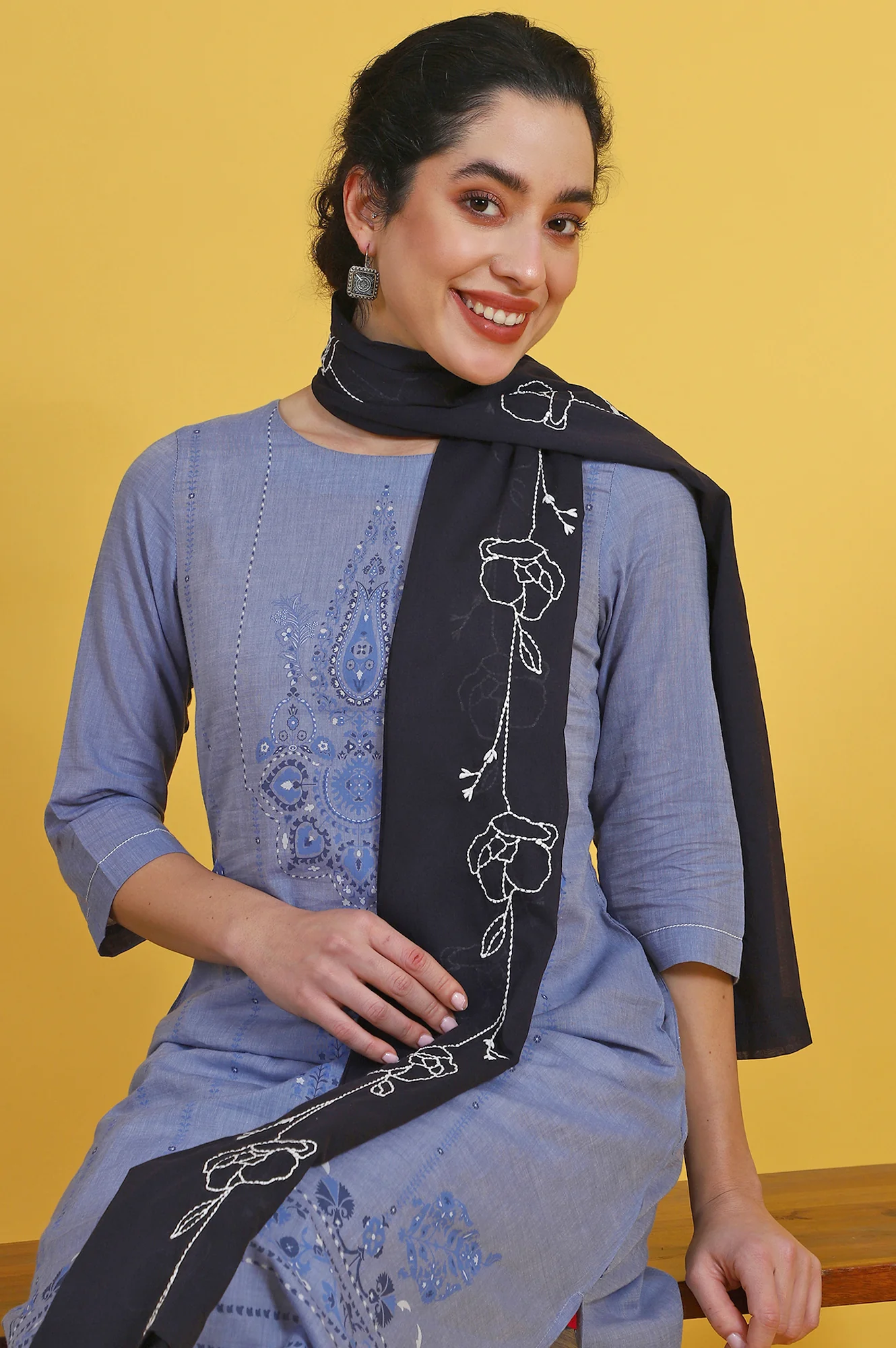 Black Thread Embroidered Cotton Voile Dupatta - Image 4