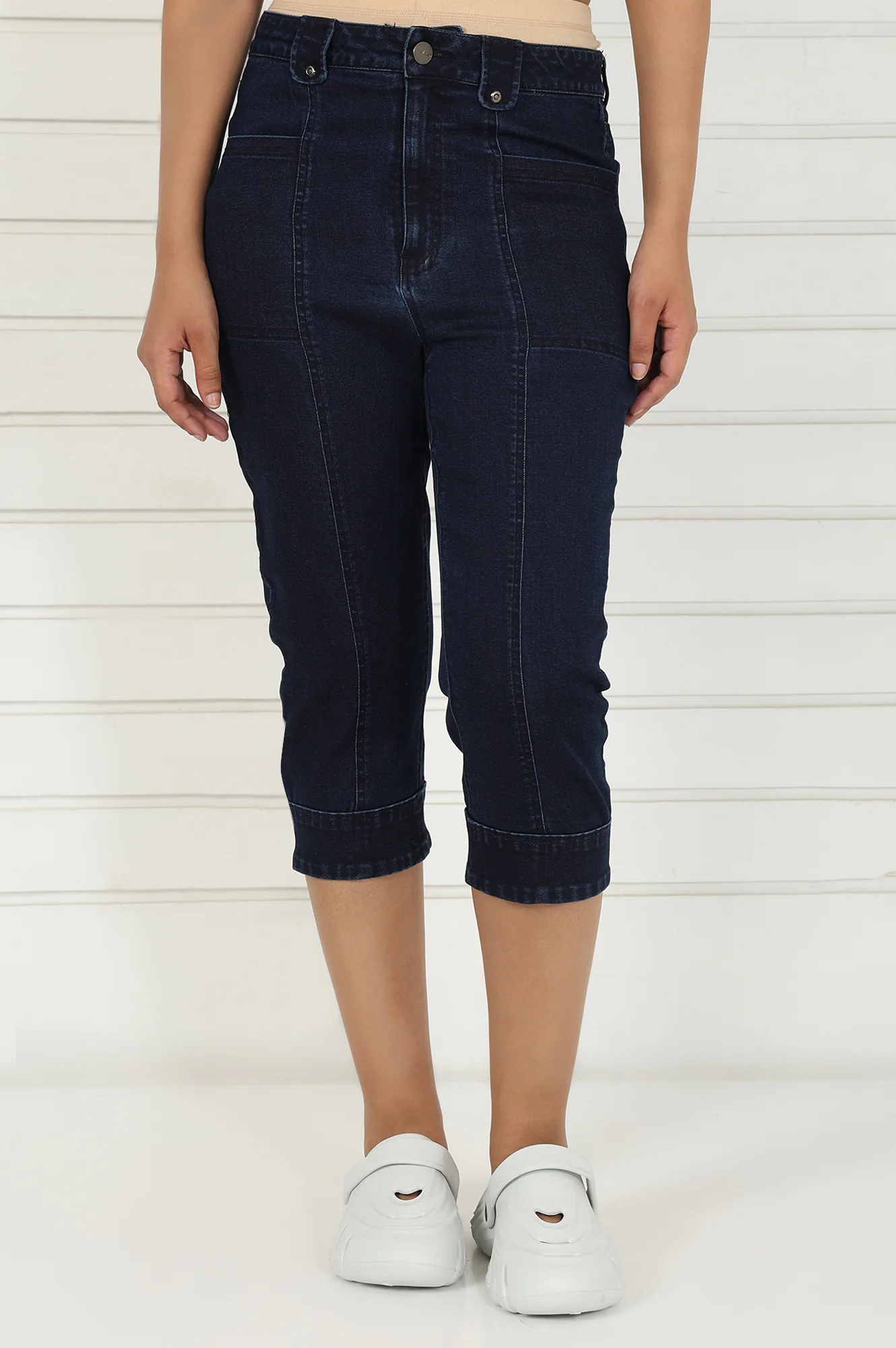 Elleven Women's Blue Denim Lycra Mid Rise Calf Length Capri with YKK Zipper - Image 2