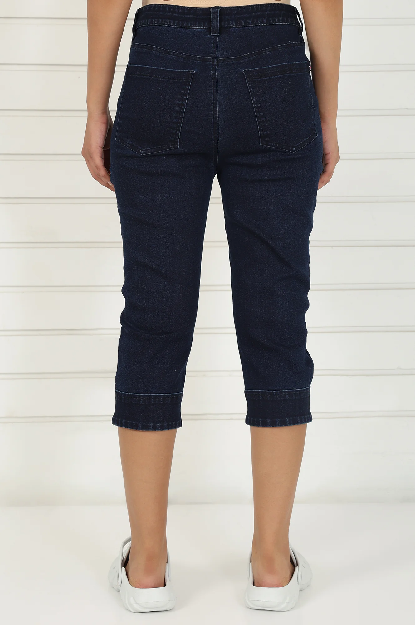 Elleven Women's Blue Denim Lycra Mid Rise Calf Length Capri with YKK Zipper - Image 4