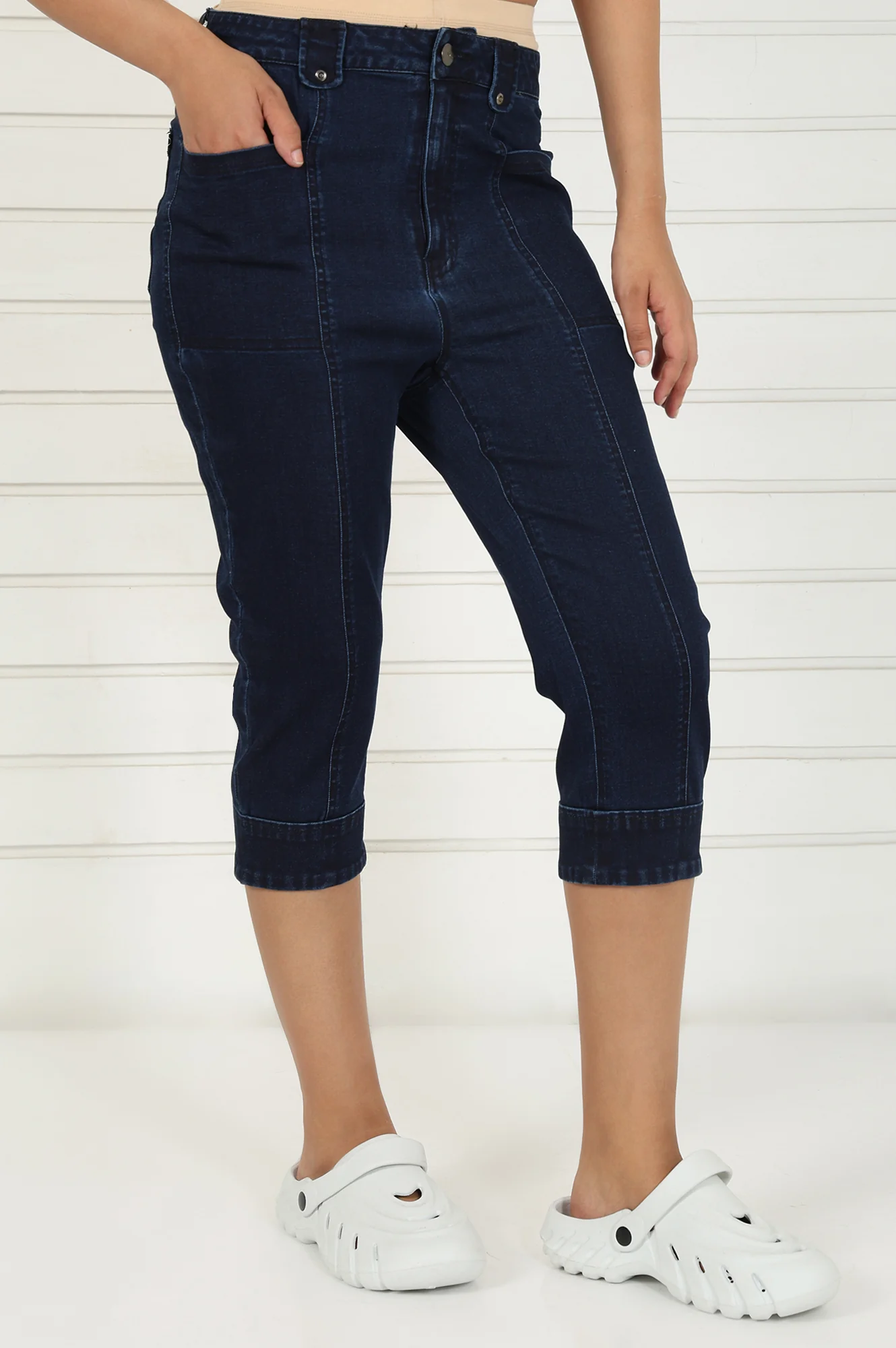 Elleven Women's Blue Denim Lycra Mid Rise Calf Length Capri with YKK Zipper - Image 5