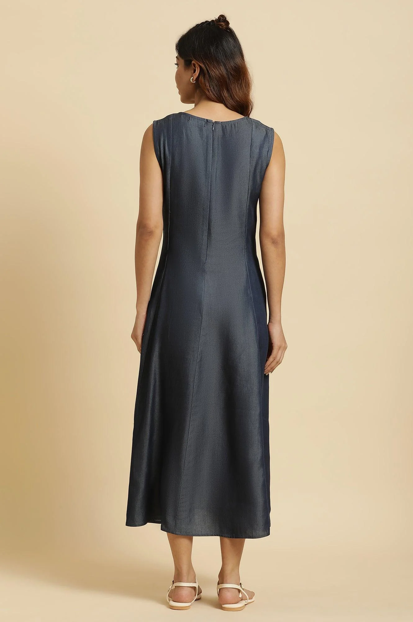 Blue Denim Sleeveless Flowy Dress - Image 4