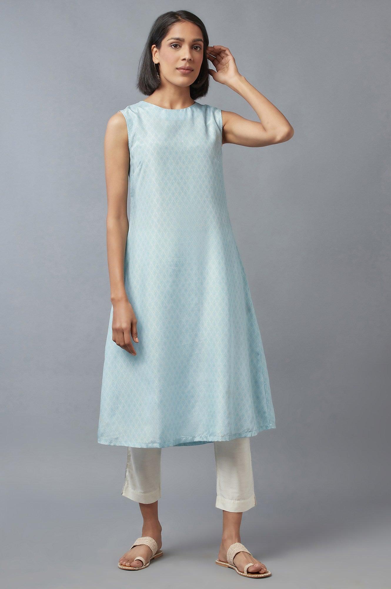 Blue Embroidered Gillet with Textured kurta - Image 5
