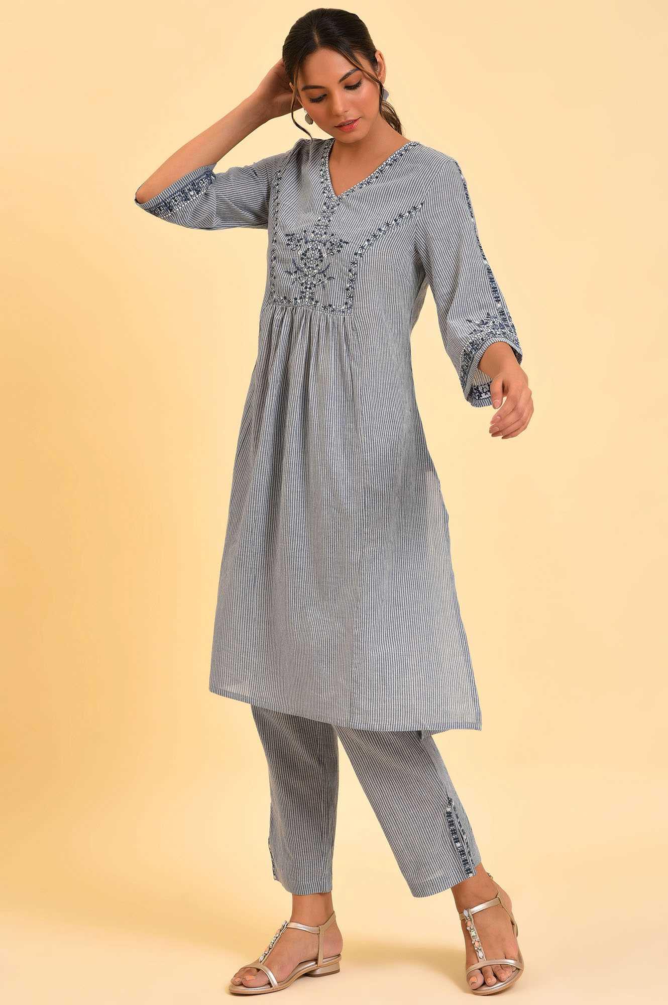 Blue Embroidered kurta & Pants Co-Ord Set - Image 3