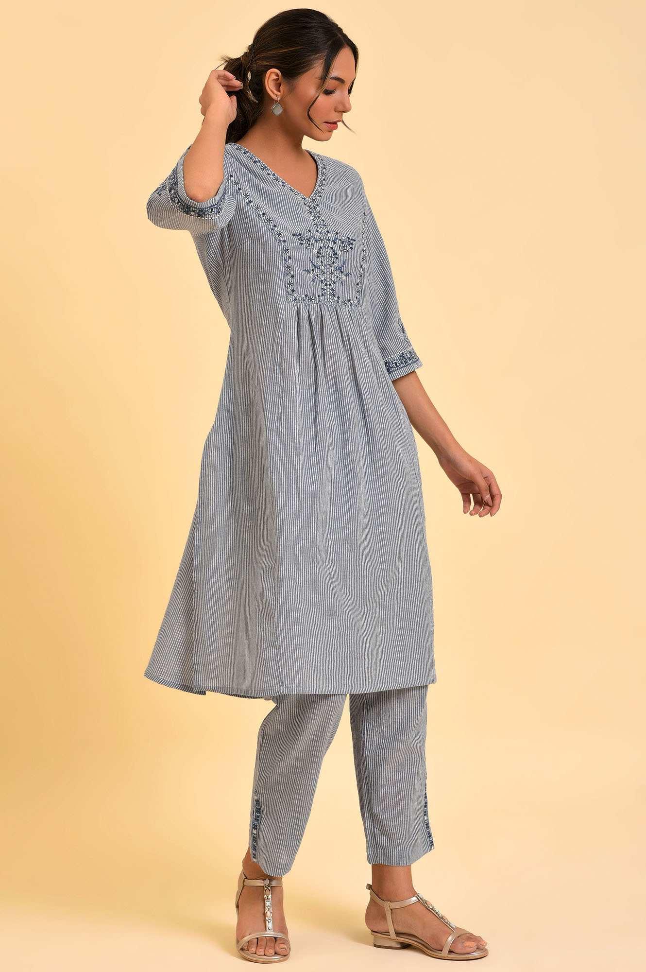 Blue Embroidered kurta & Pants Co-Ord Set - Image 4