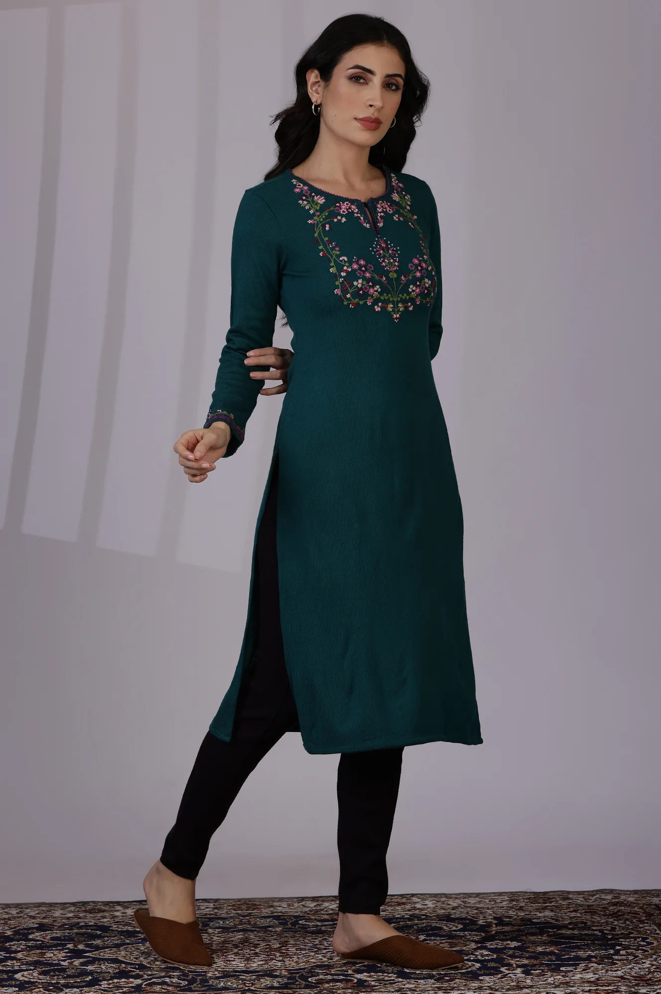 Blue Embroidered Thread Work Acrylic Straight Kurta - Image 4