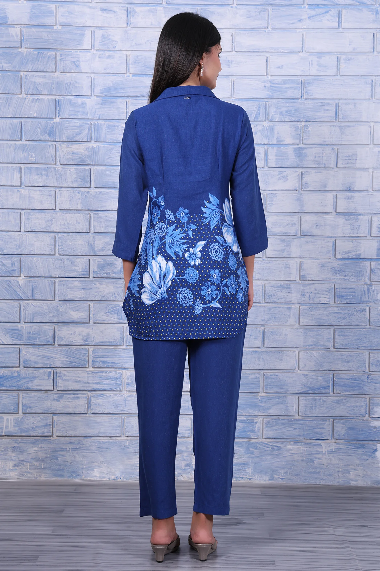 Blue Floral Printed Beads Rayon Flax Straight Kurta And Straight Pant Set - Image 5
