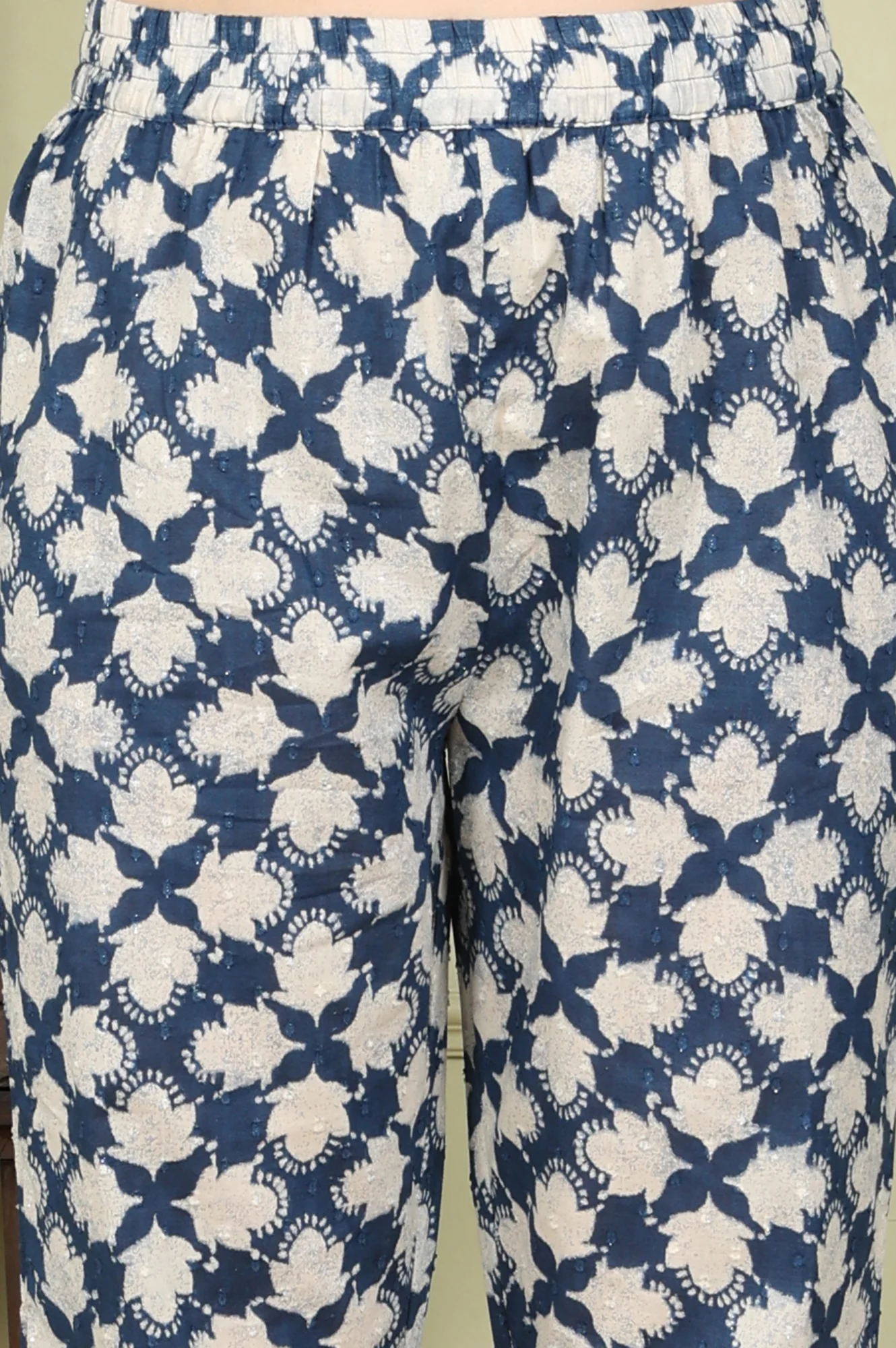 Blue Floral Printed Cotton Blend Straight Kurta And Pants Co-Ord Set - Image 8