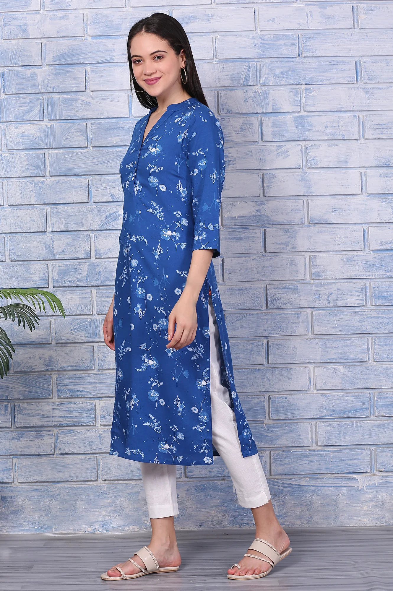 Blue Floral Printed Rayon Straight Casual Kurta - Image 4