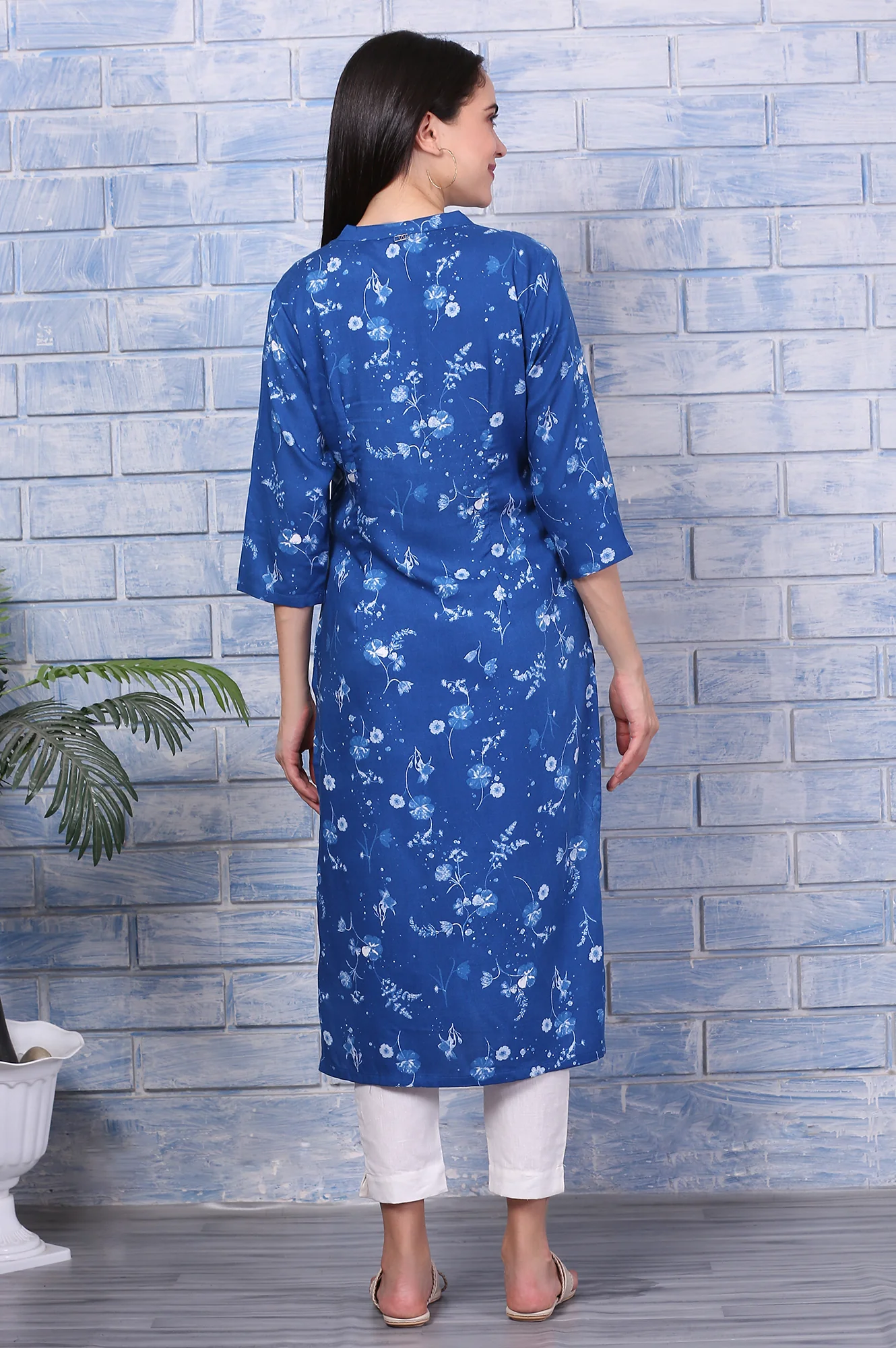 Blue Floral Printed Rayon Straight Casual Kurta - Image 5