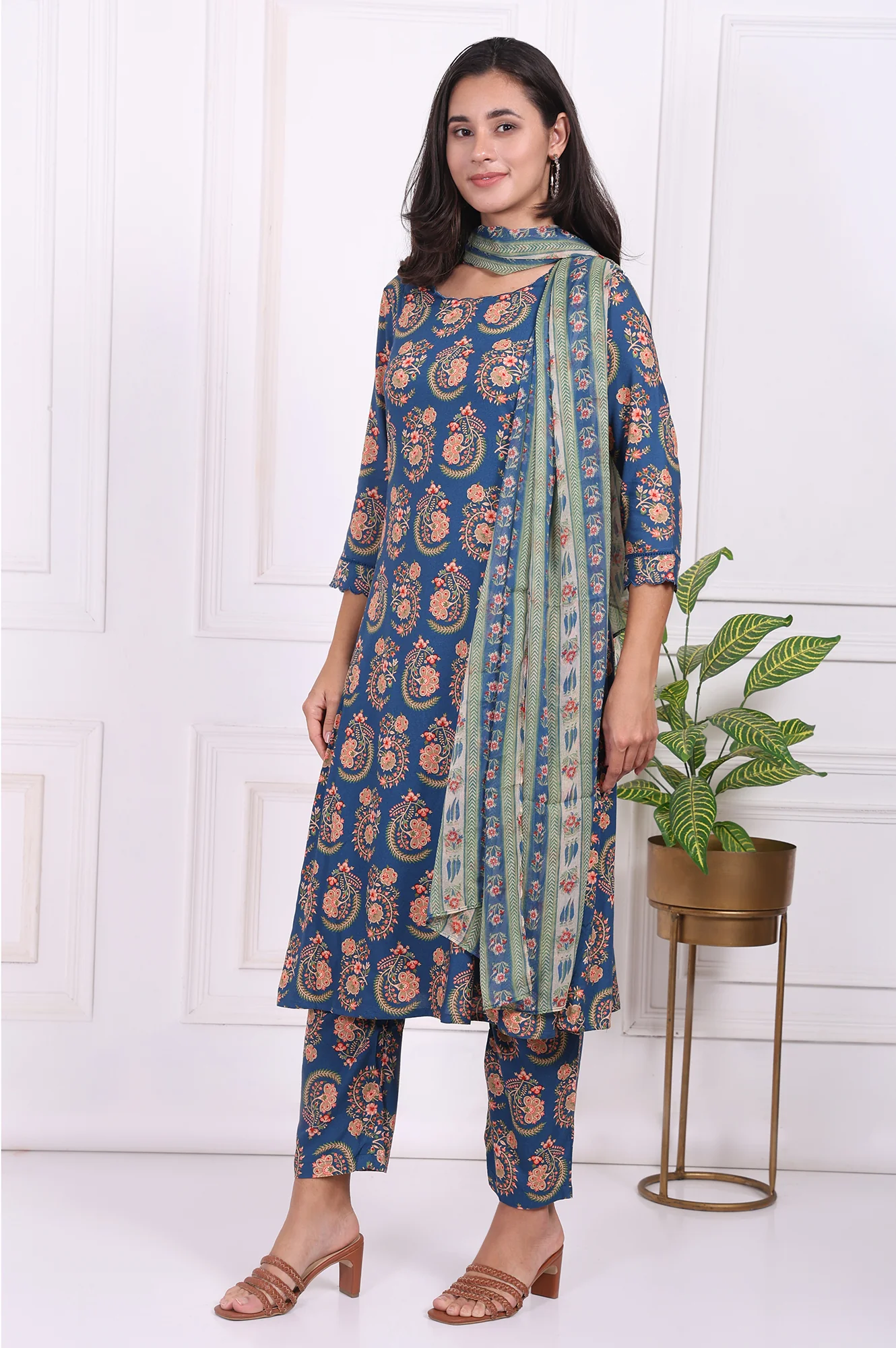 Blue Floral Printed Straight Kurta, Pants and Dupatta Set - Image 4