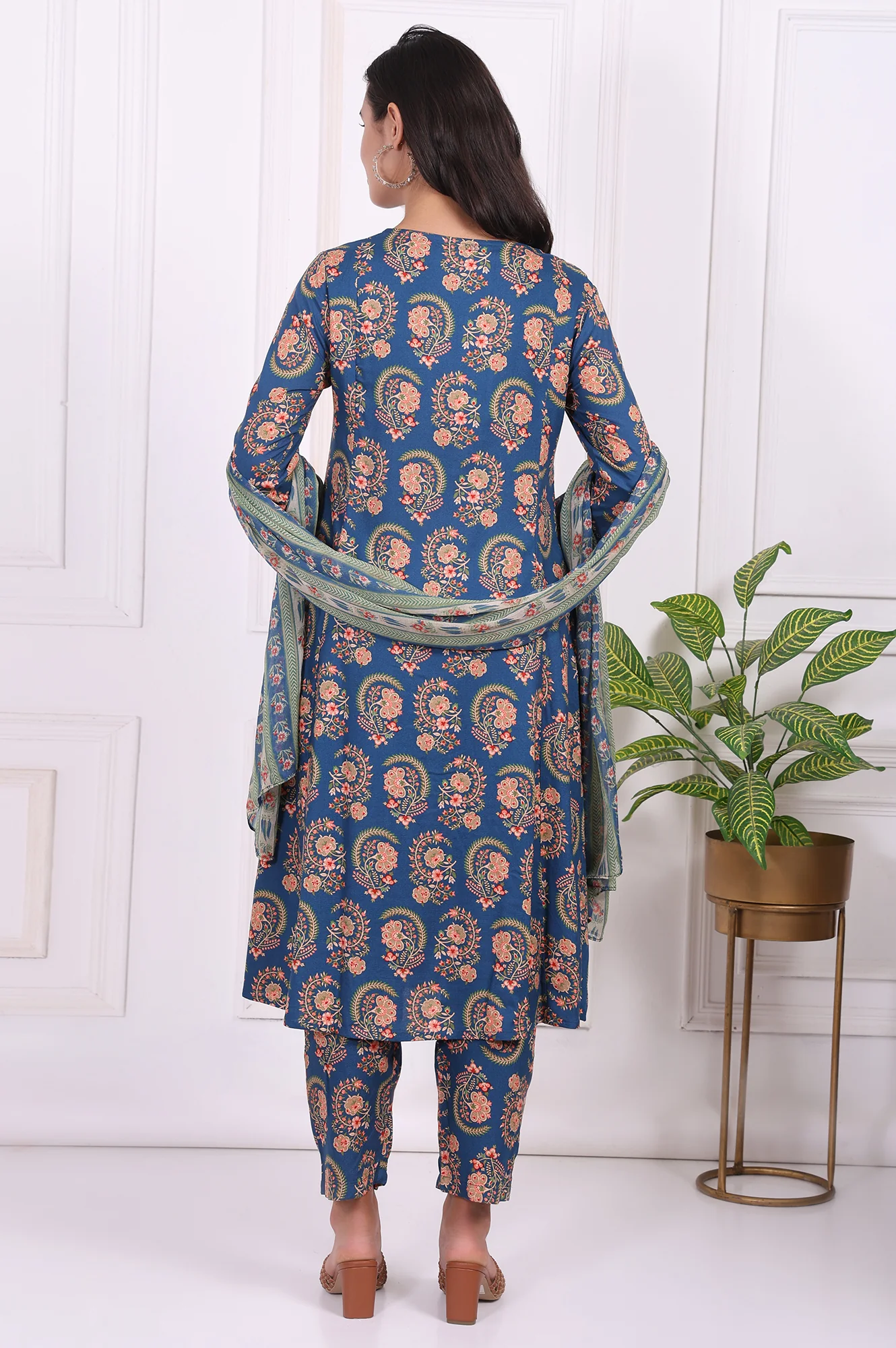 Blue Floral Printed Straight Kurta, Pants and Dupatta Set - Image 5