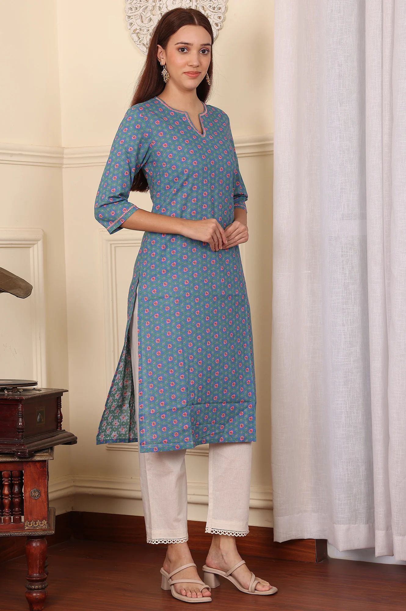 Blue Geometric Thread Work Straight Cotton Kurta - Image 4