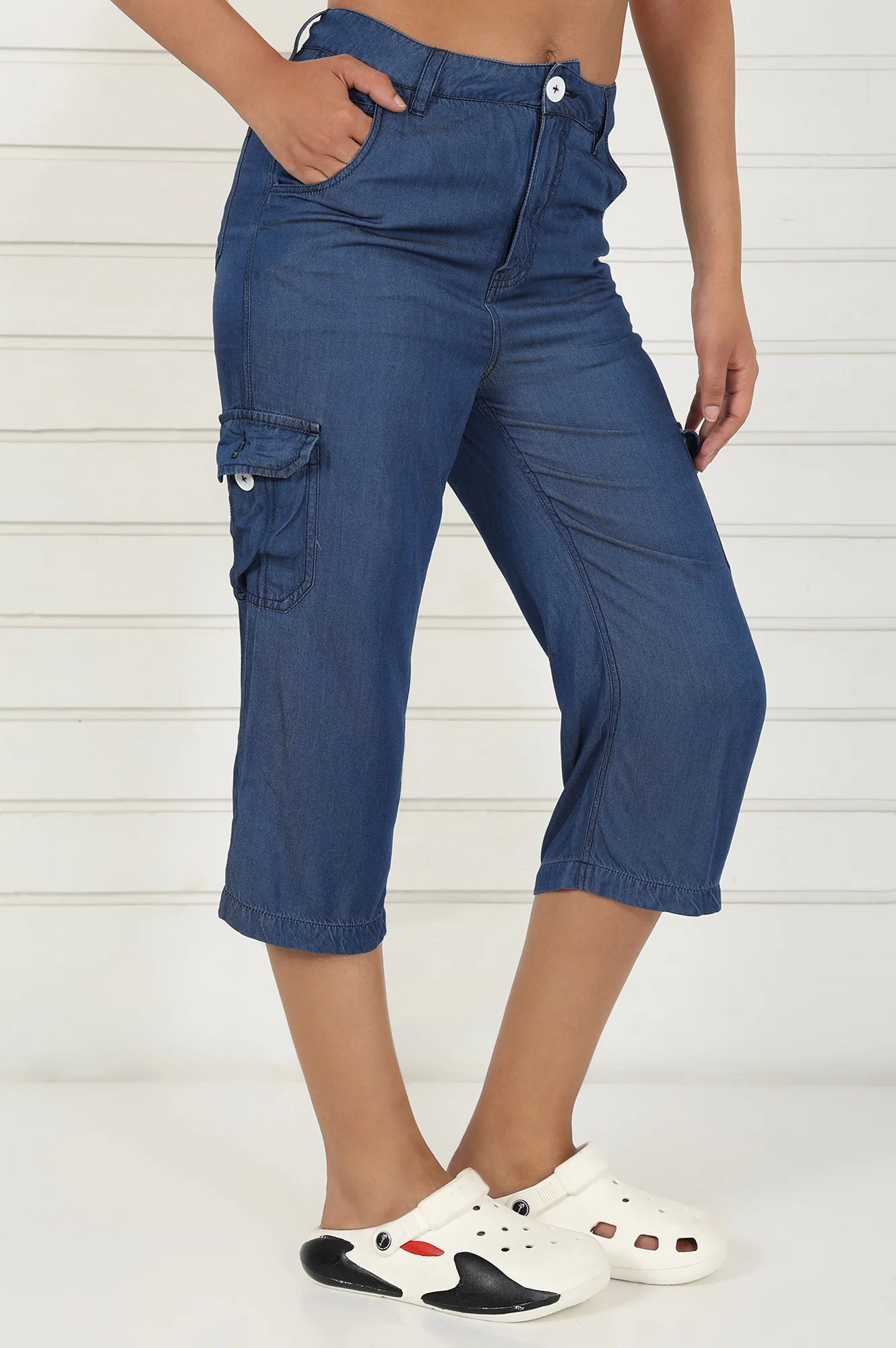 Elleven Women's Blue Linen Lyocell Mid Rise Calf Length Capri with YKK Zipper - Image 5