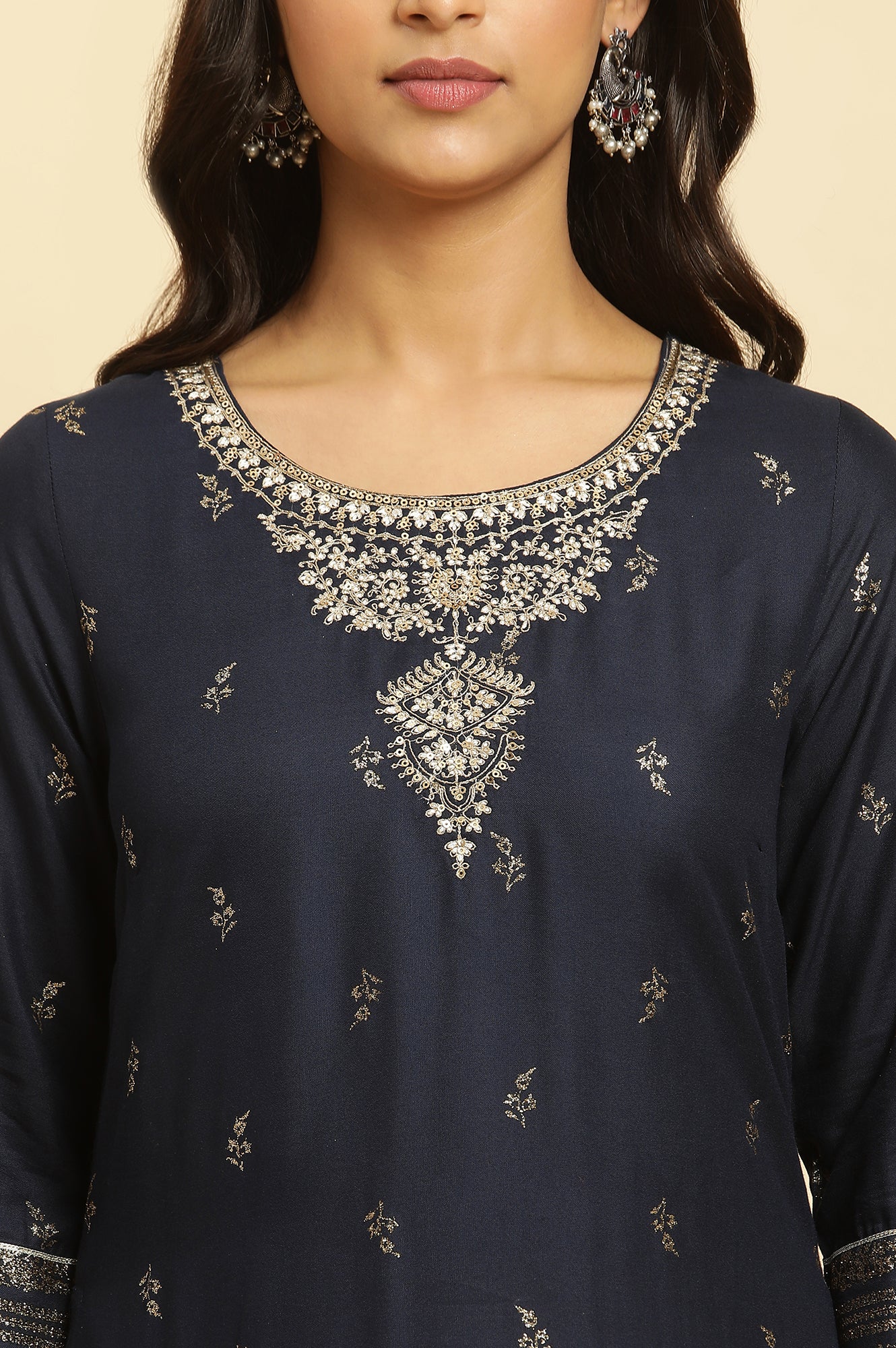Blue Metallic Embroidery Straight Kurta and Parallel Pant Set - Image 2