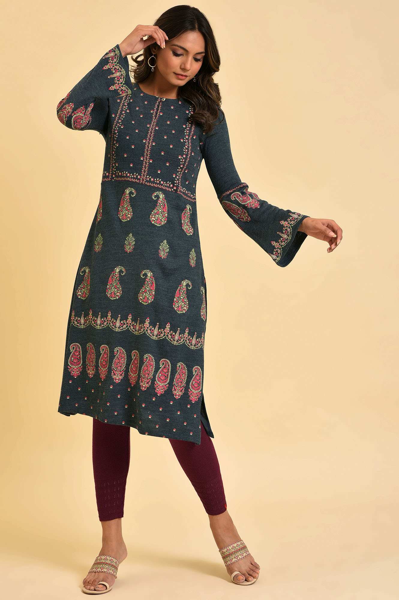 Blue Paisley Printed Knitted Winter kurta - Image 2