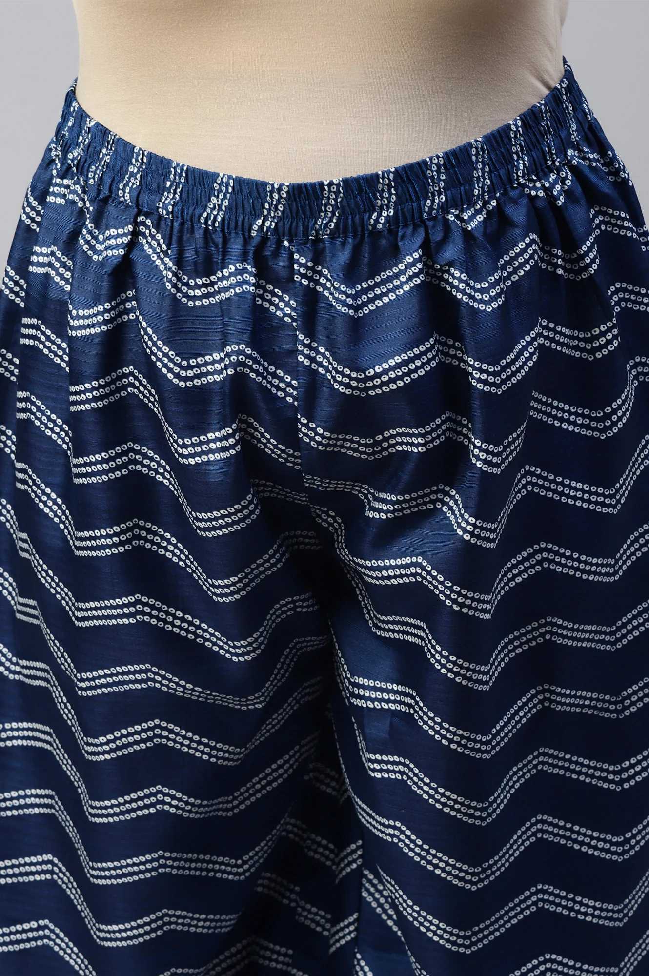 Blue Plus Size Bandhani Printed kurta With Bandhani Pants And Organza Dupatta - Image 6