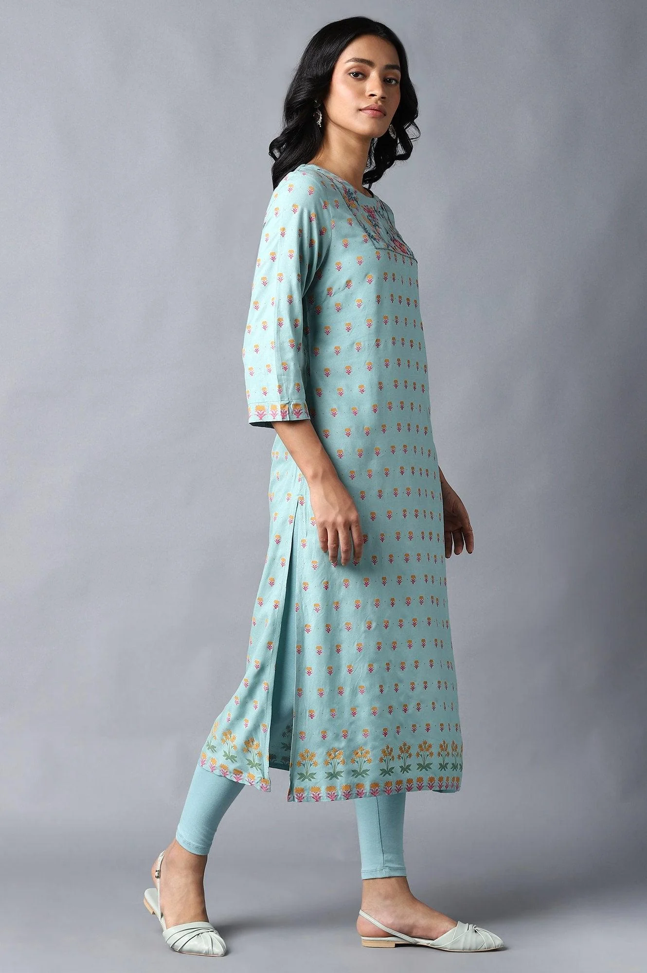 Blue Printed kurta With Thread Embroidery - Image 4