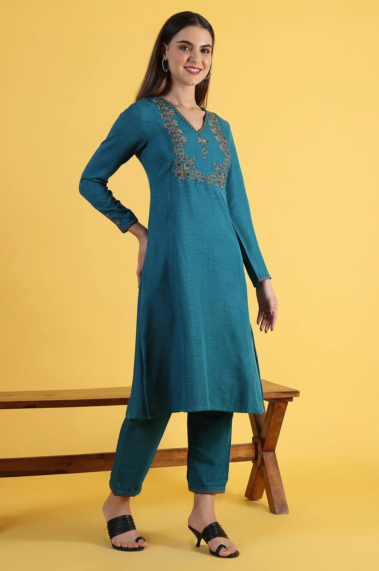 Blue Solid Zari Straight Kurta & Straight pant with Shawl Set - Image 6