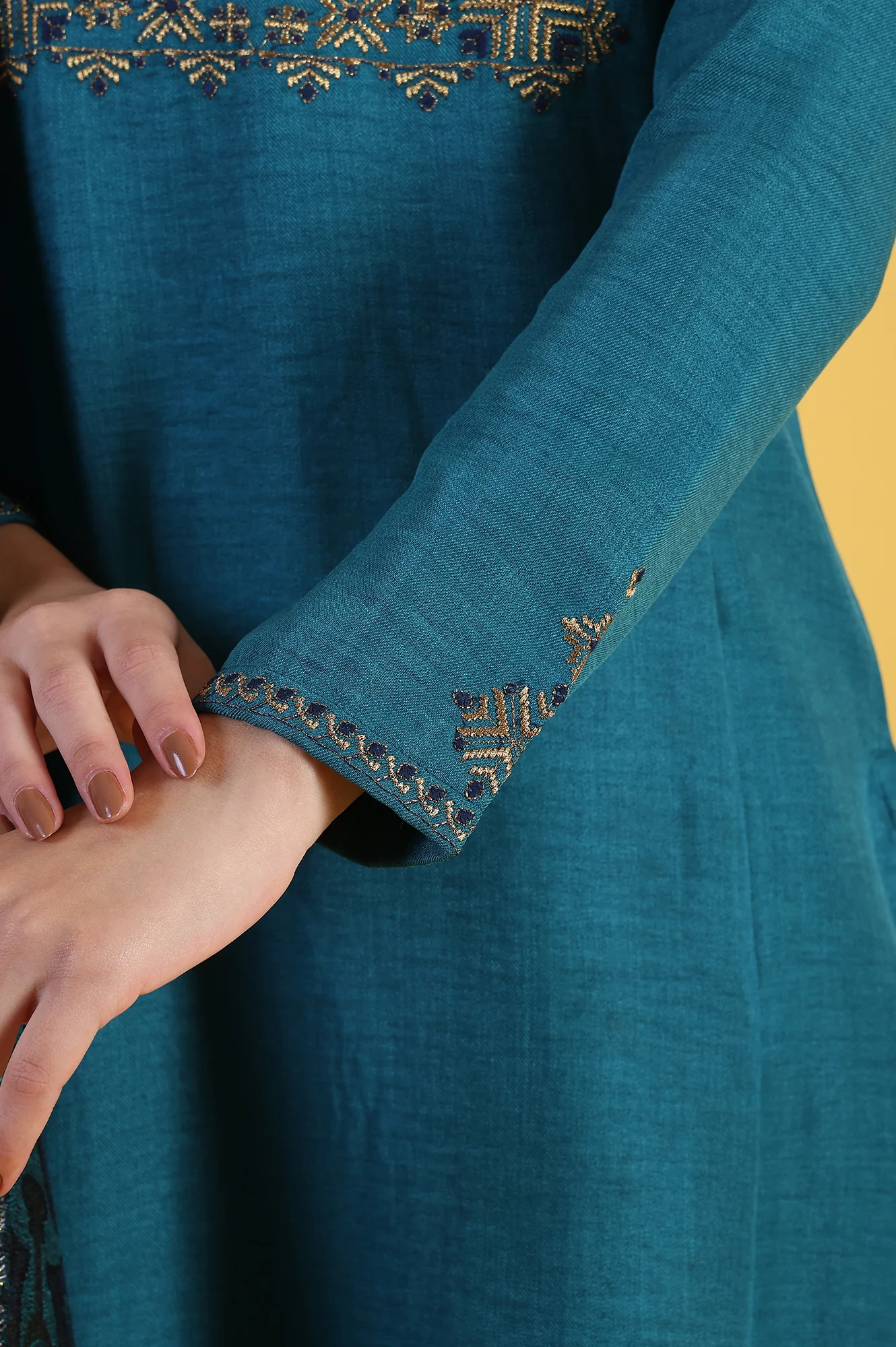 Blue Solid Zari Straight Kurta & Straight pant with Shawl Set - Image 7