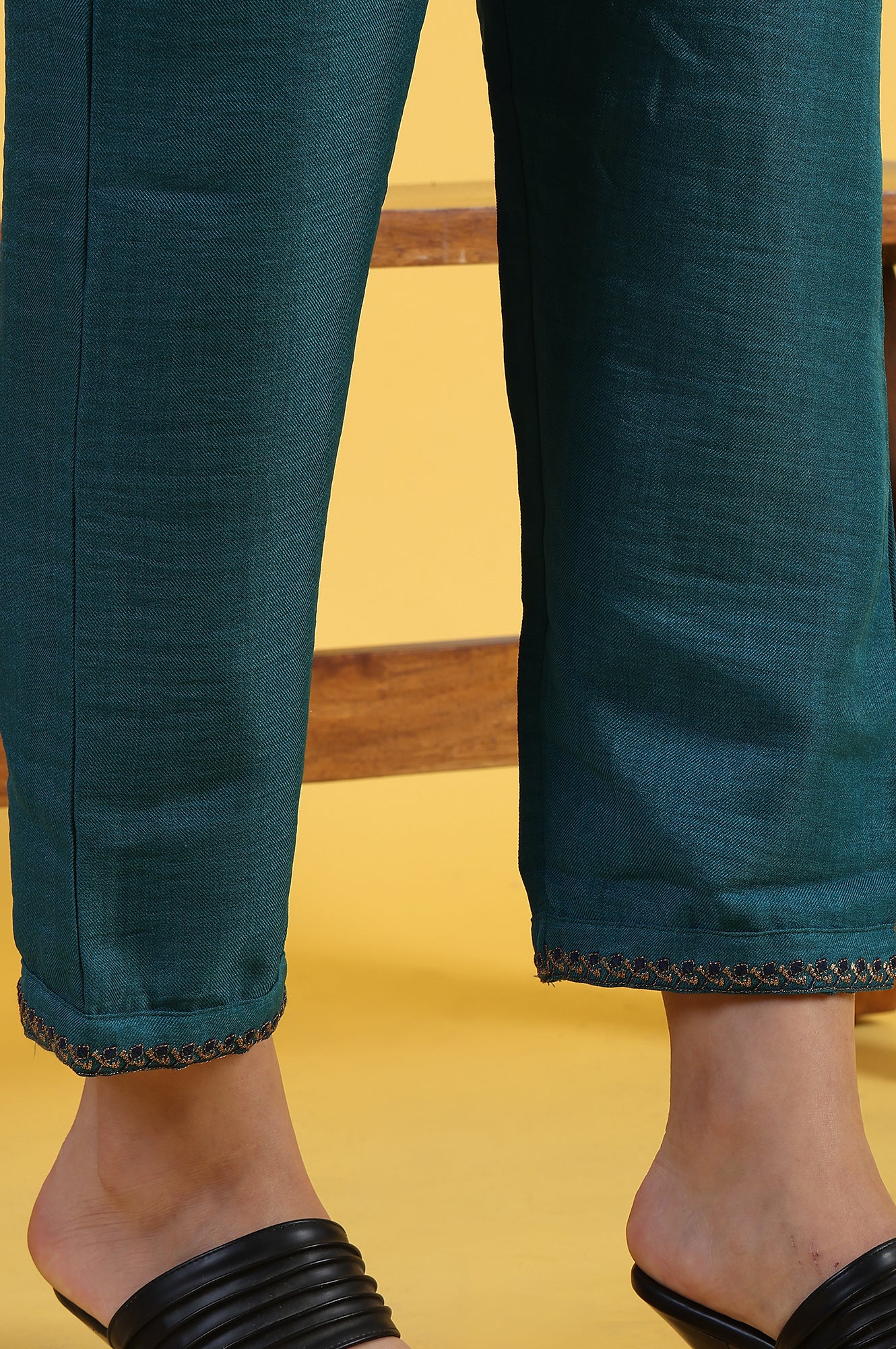 Blue Solid Zari Straight Kurta & Straight pant with Shawl Set - Image 9