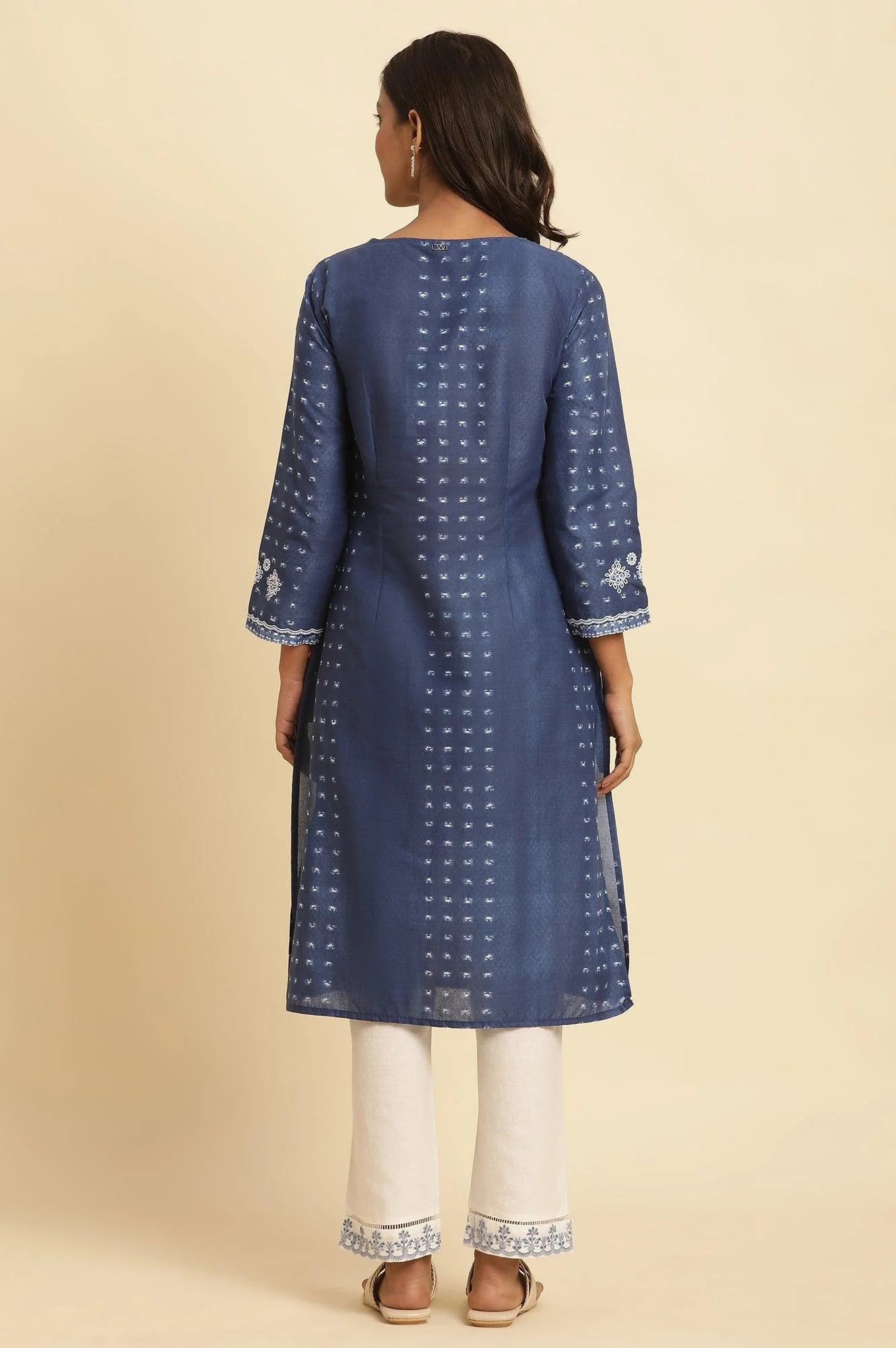 Blue Tie And Dye Printed Kurta With Embroidery - Image 4