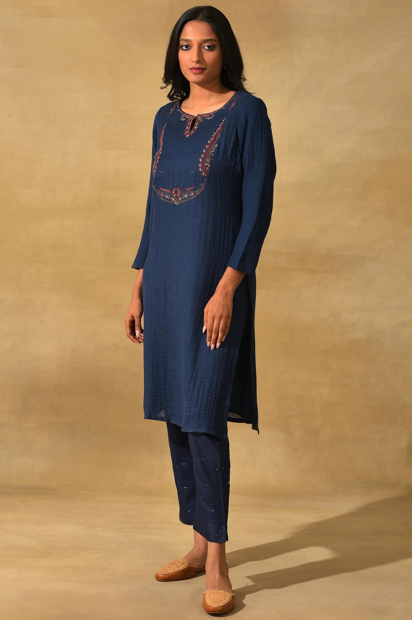 Blue Woollen Embroidered kurta - Image 3