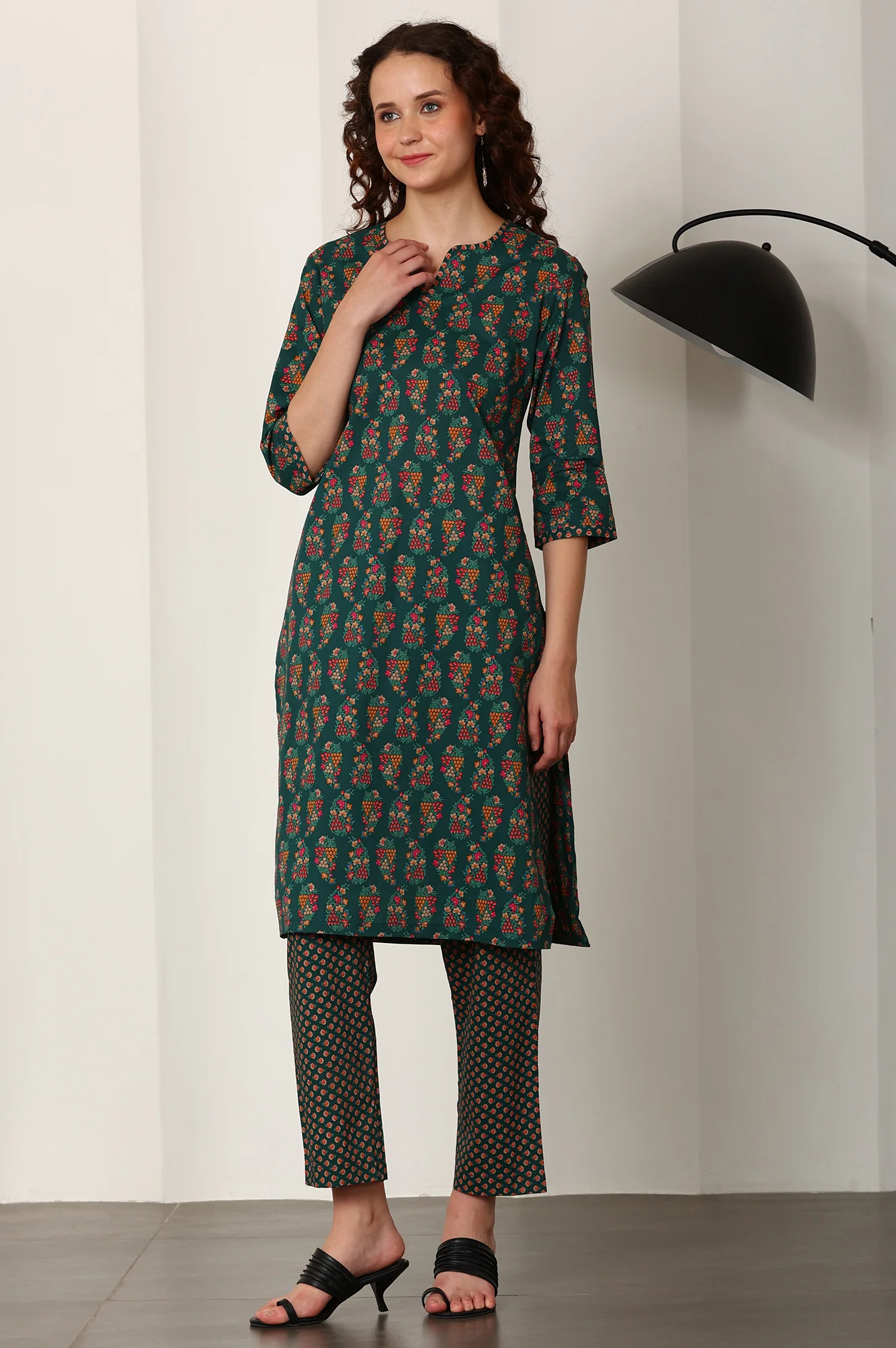 Bottle Green Floral Printed Pure Cotton Kurta, Pants And Dupatta Set - Image 4