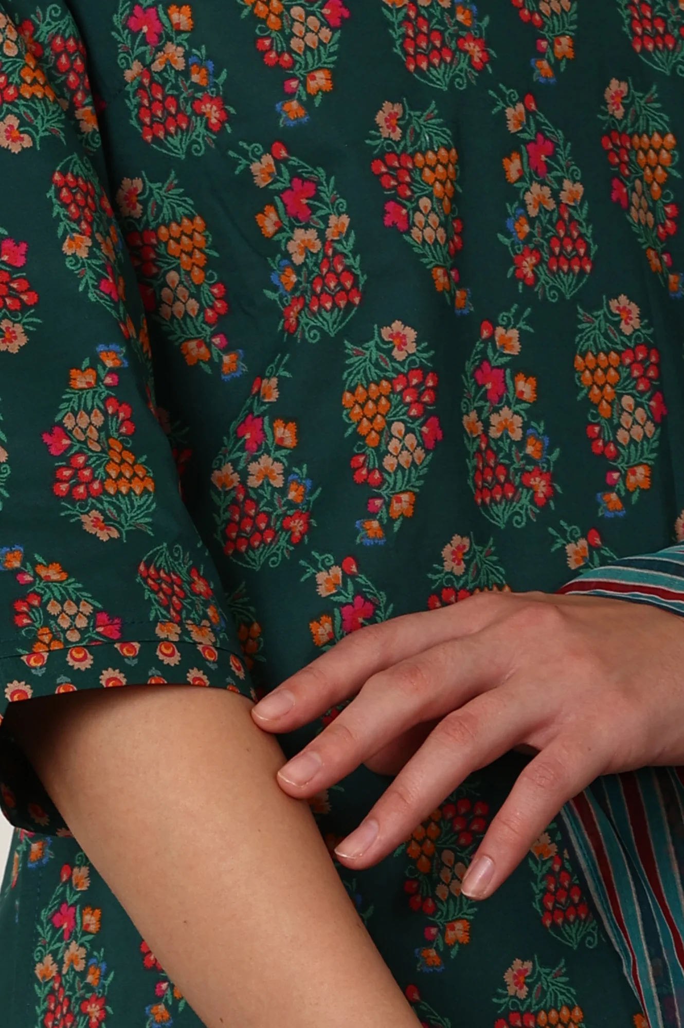 Bottle Green Floral Printed Pure Cotton Kurta, Pants And Dupatta Set - Image 7