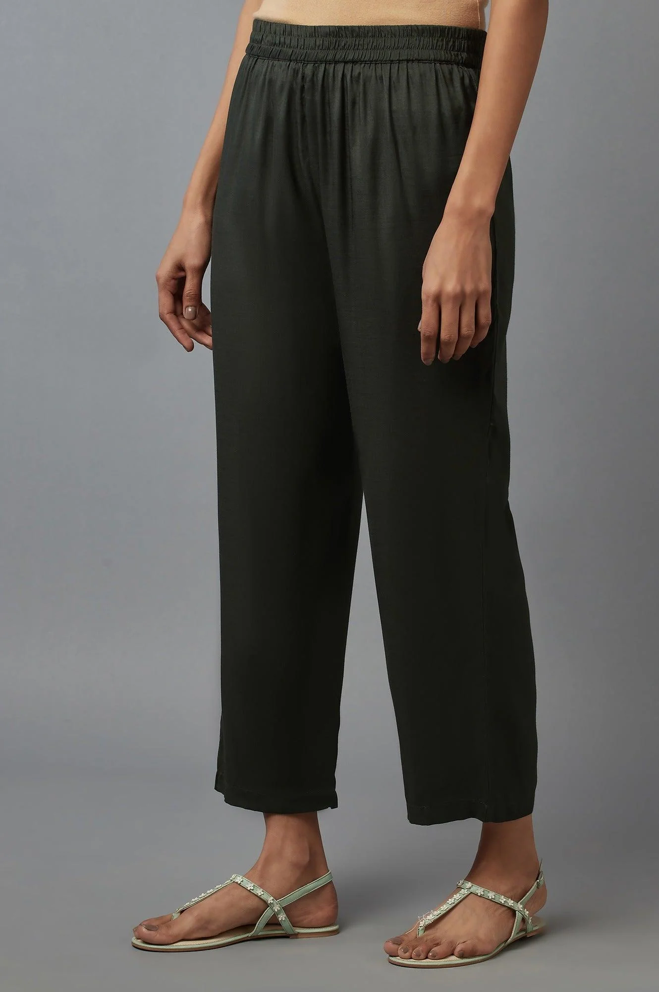 Bottle Green Solid Slim Pants in Straight Silhouette - Image 3