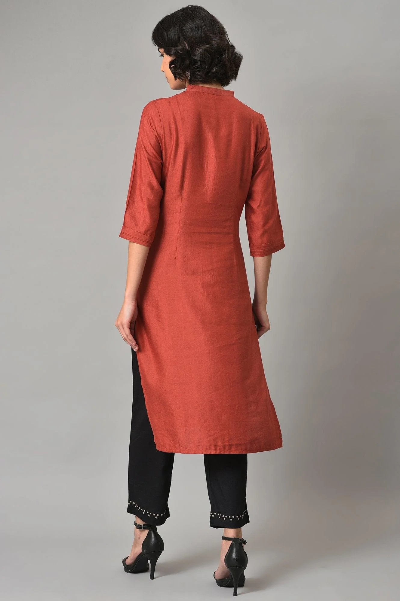 Brick Red Thread Embroidered Kurta Set with Black Pants - Image 3