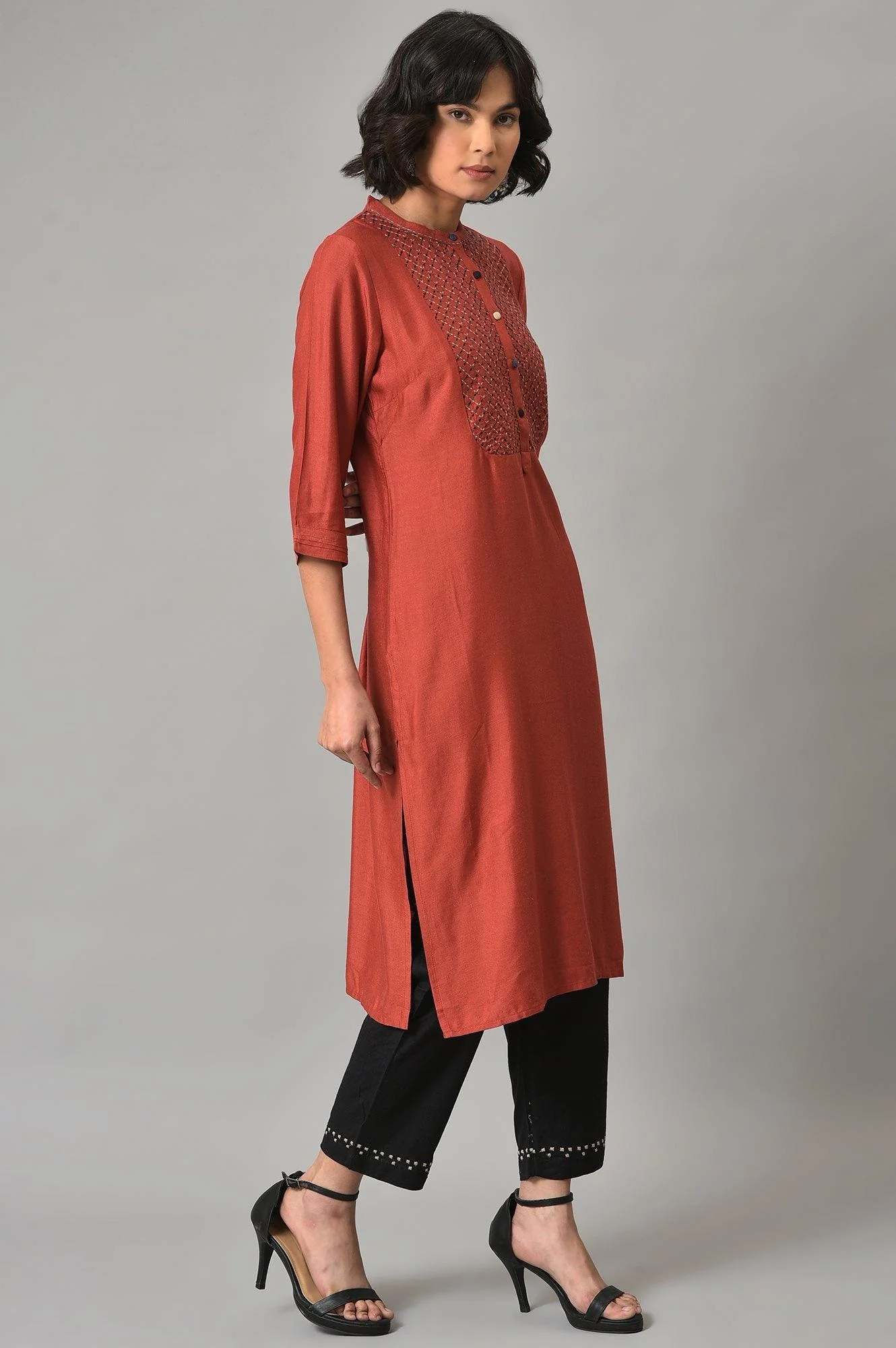 Brick Red Thread Embroidered Kurta Set with Black Pants - Image 5