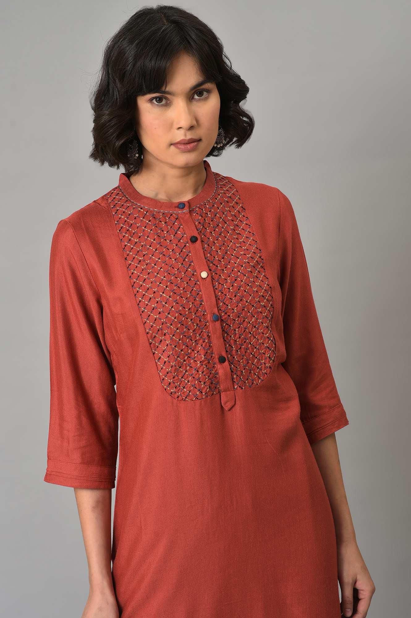 Brick Red Thread Embroidered Kurta Set with Black Pants - Image 6