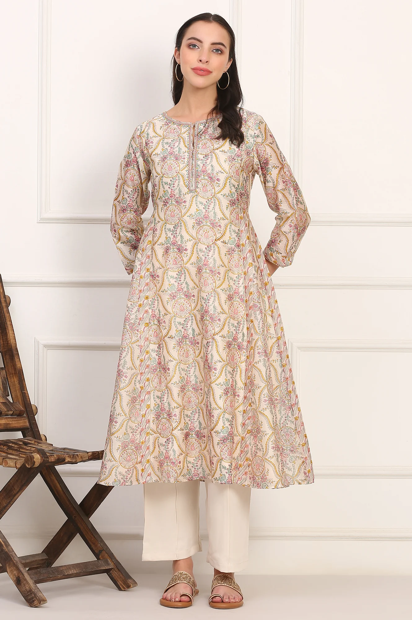 Cream Hand Block Floral Printed Metallic Embroidery Cotton Silk Kurta - Image 3