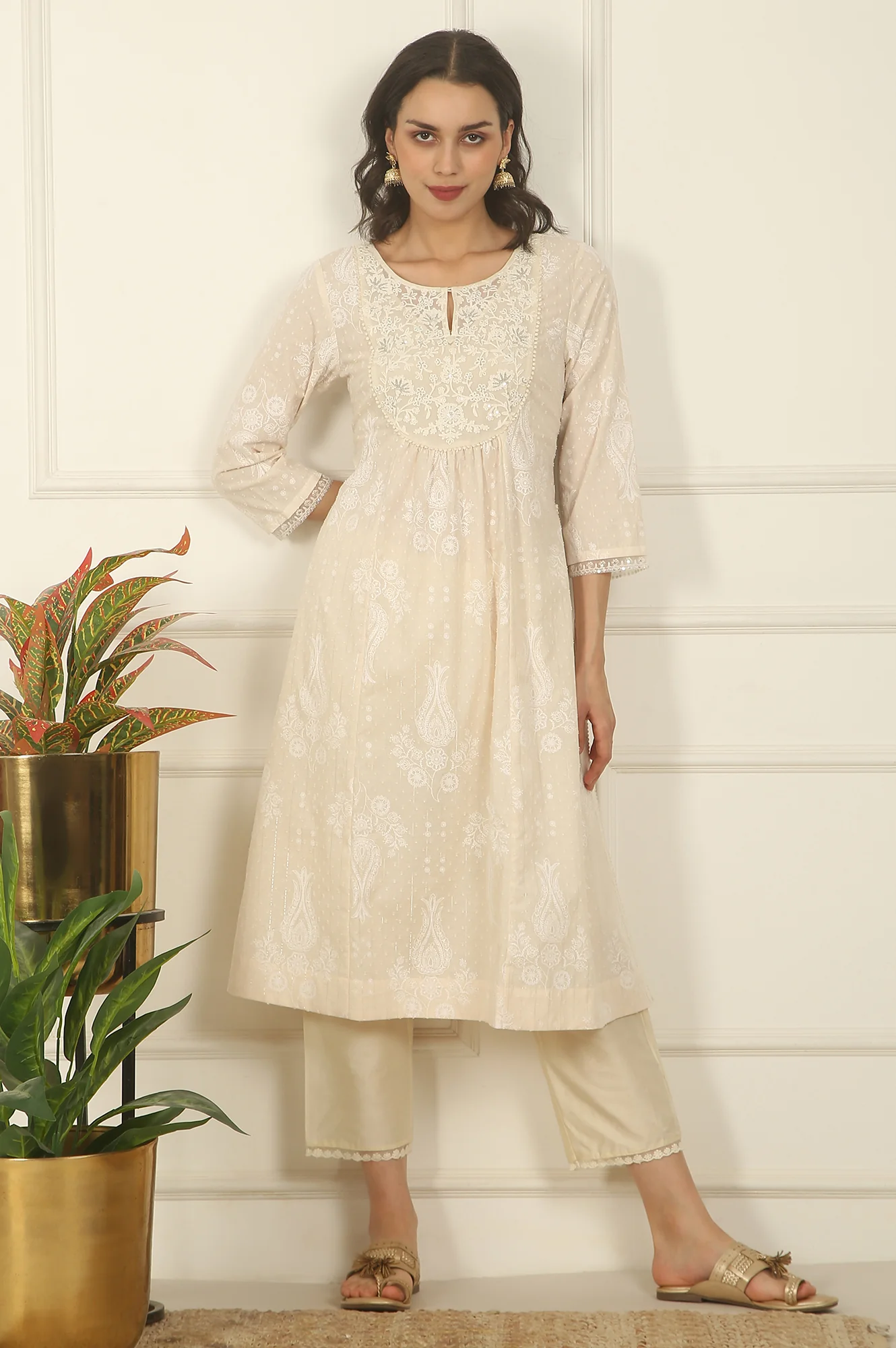 Daisy White Floral Printed Pure Cotton A-line Kurta - Image 2