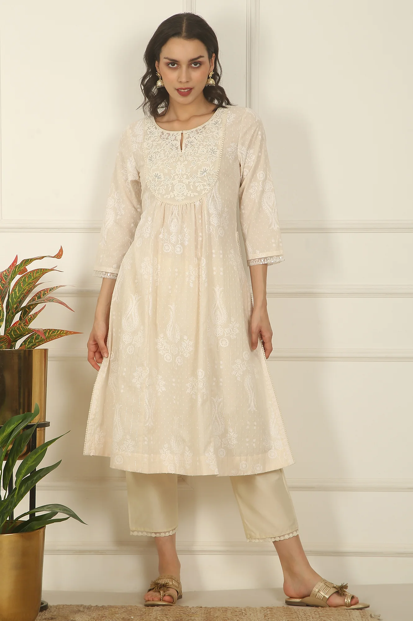 Daisy White Floral Printed Pure Cotton A-line Kurta - Image 3